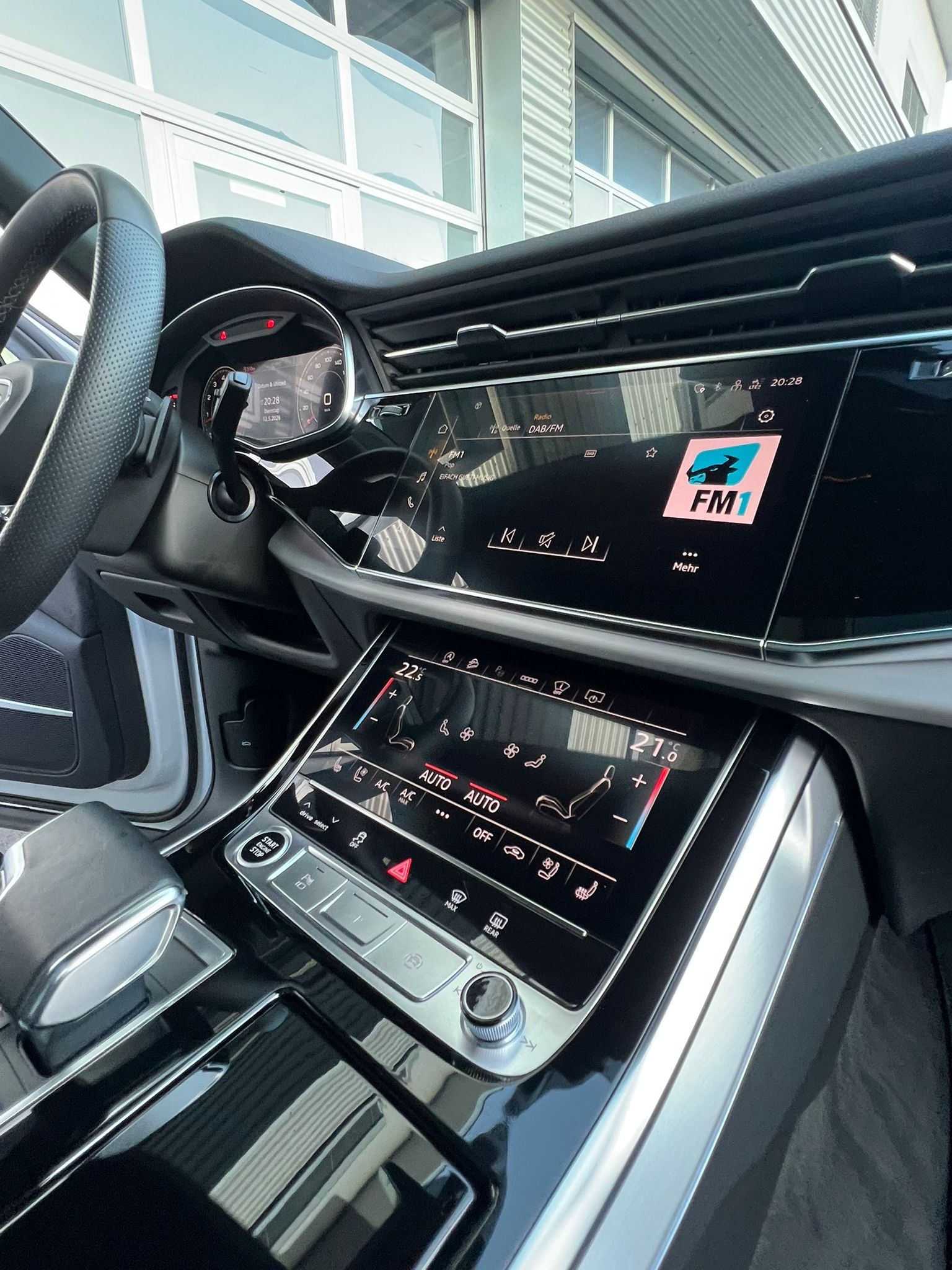 AUDI Q7 55 TFSI S Line quattro tiptronic/ 7 Plätze/ Panorama/ AHK/ Sitzlüftung/-image-13
