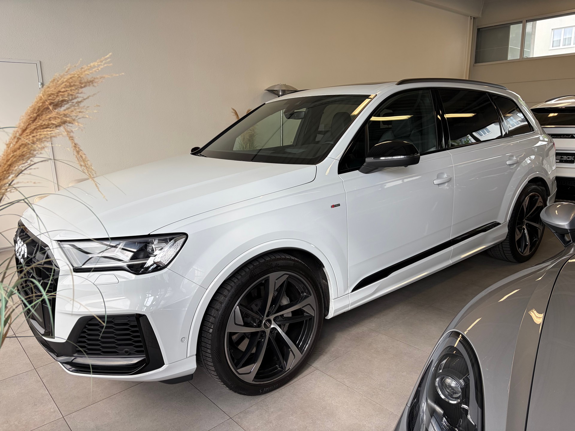 AUDI Q7 55 TFSI S Line quattro tiptronic/ 7 Plätze/ Panorama/ AHK/ Sitzlüftung/-image-5