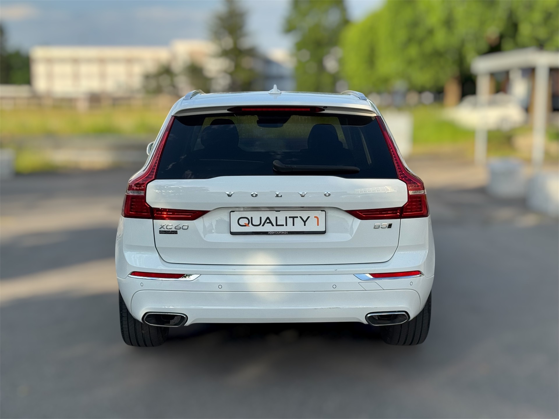 VOLVO XC60 B5 Benzin Mild Hybrid AWD Inscription Geartronic-image-4