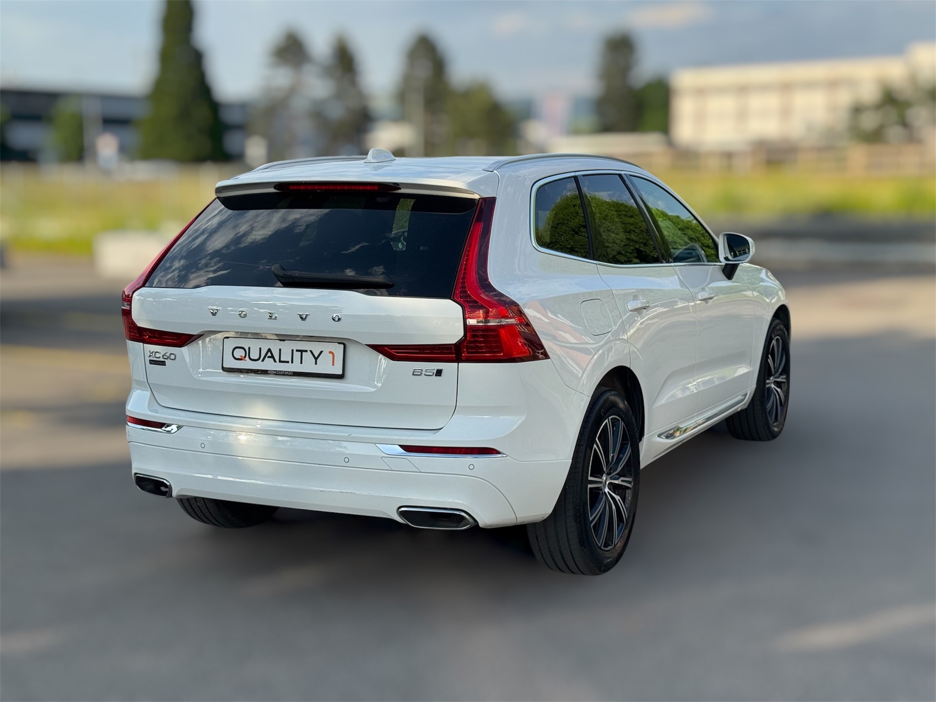 VOLVO XC60 B5 Benzin Mild Hybrid AWD Inscription Geartronic-image-3
