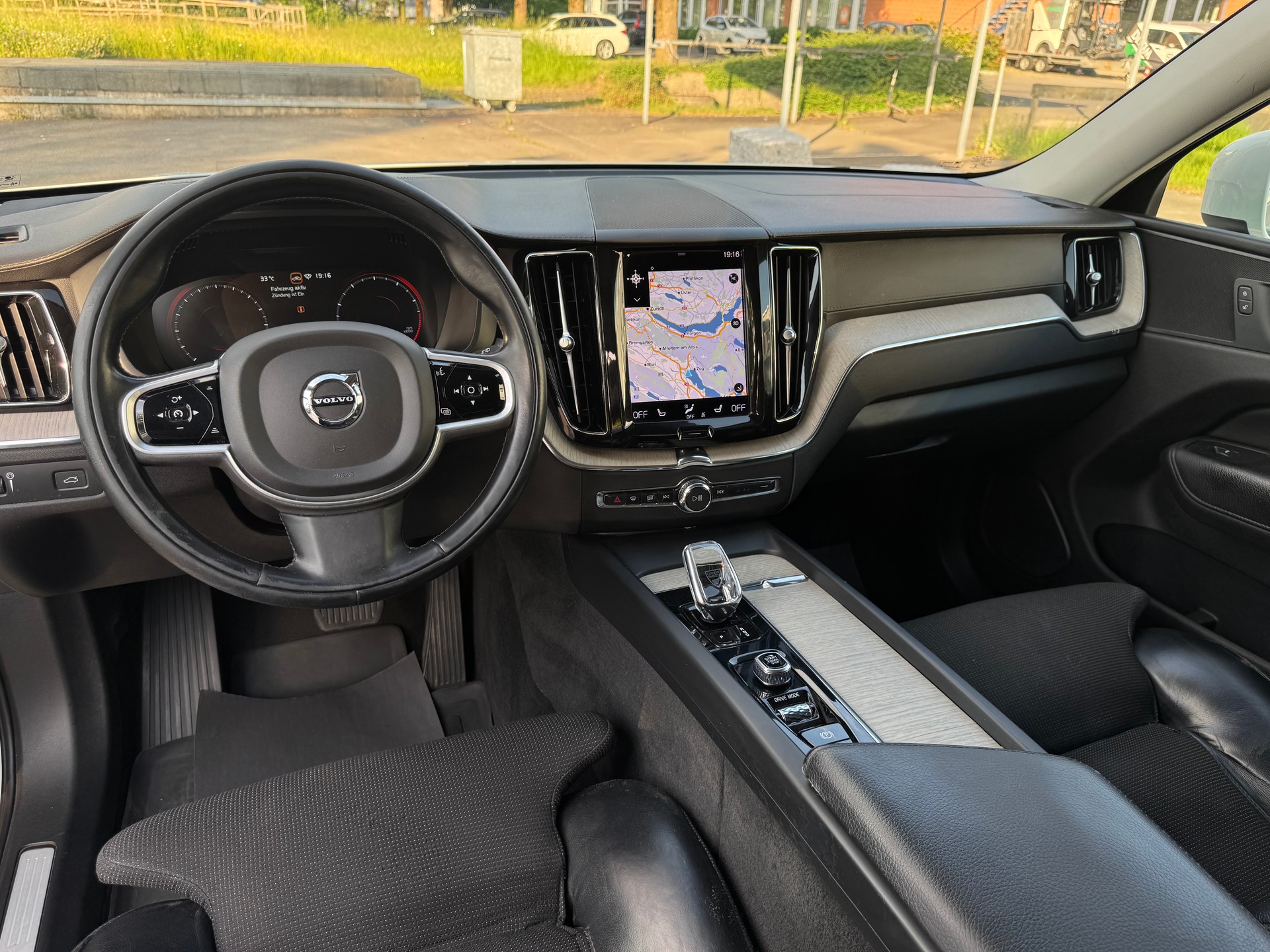 VOLVO XC60 B5 Benzin Mild Hybrid AWD Inscription Geartronic-image-9