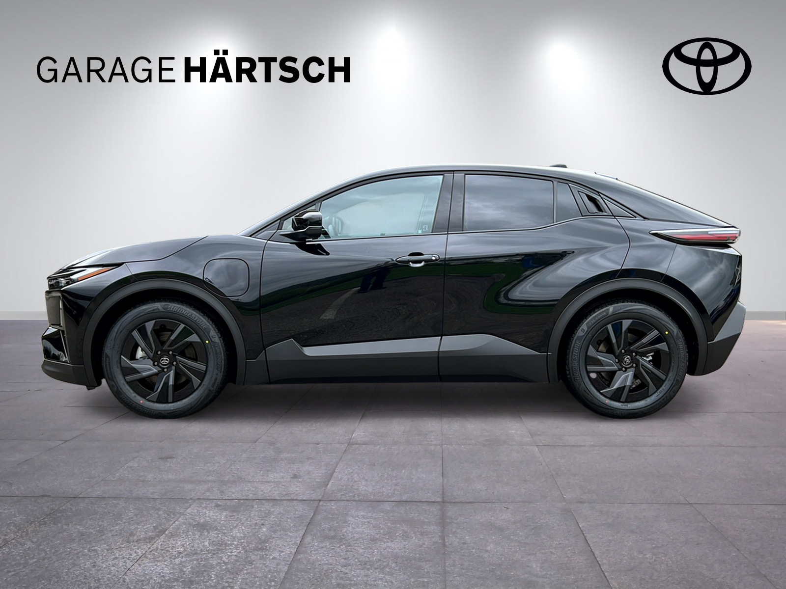 TOYOTA C-HR+ Style AWD-showroom-element-1