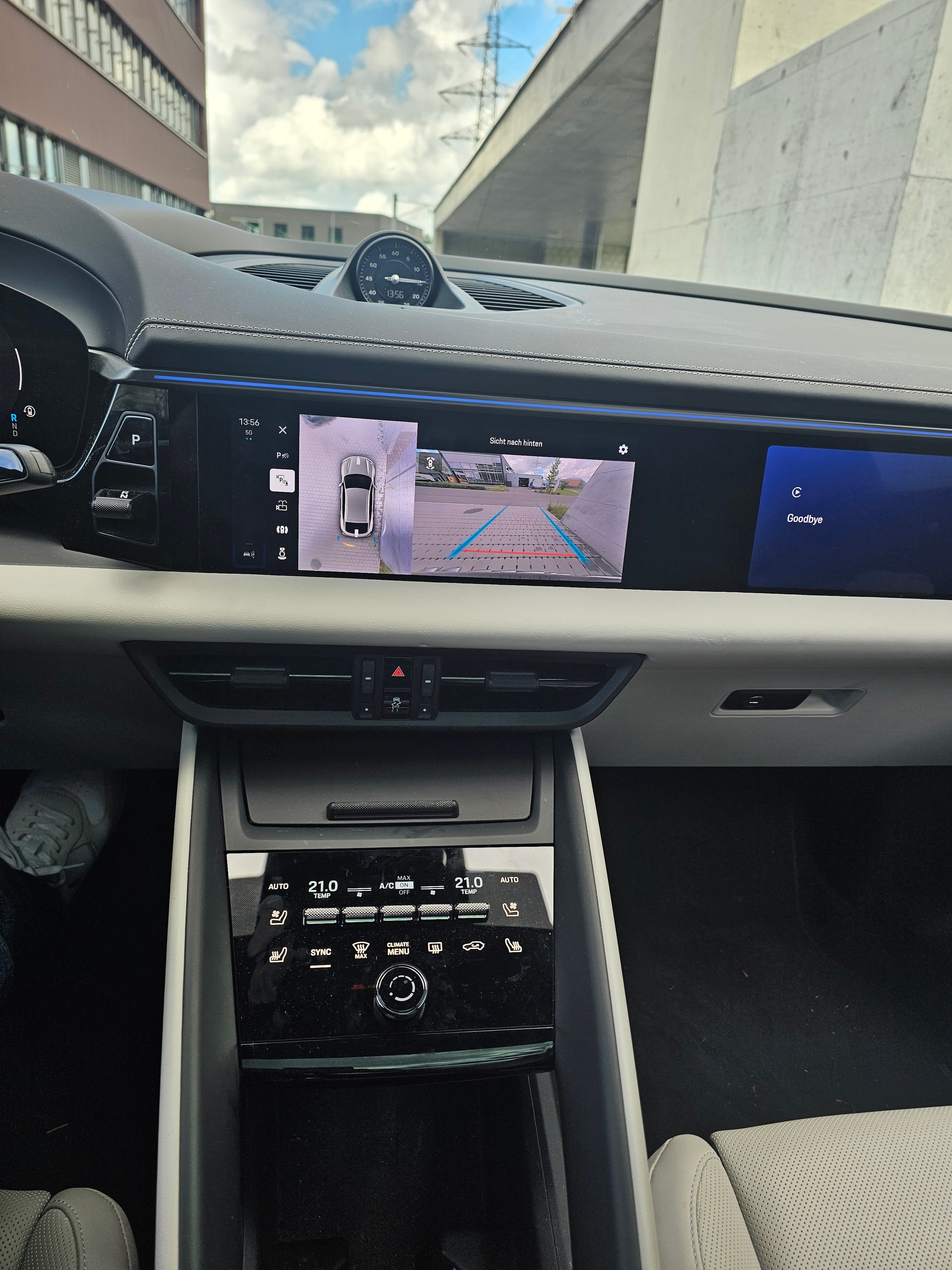 PORSCHE Macan 4 100kWh-image-14