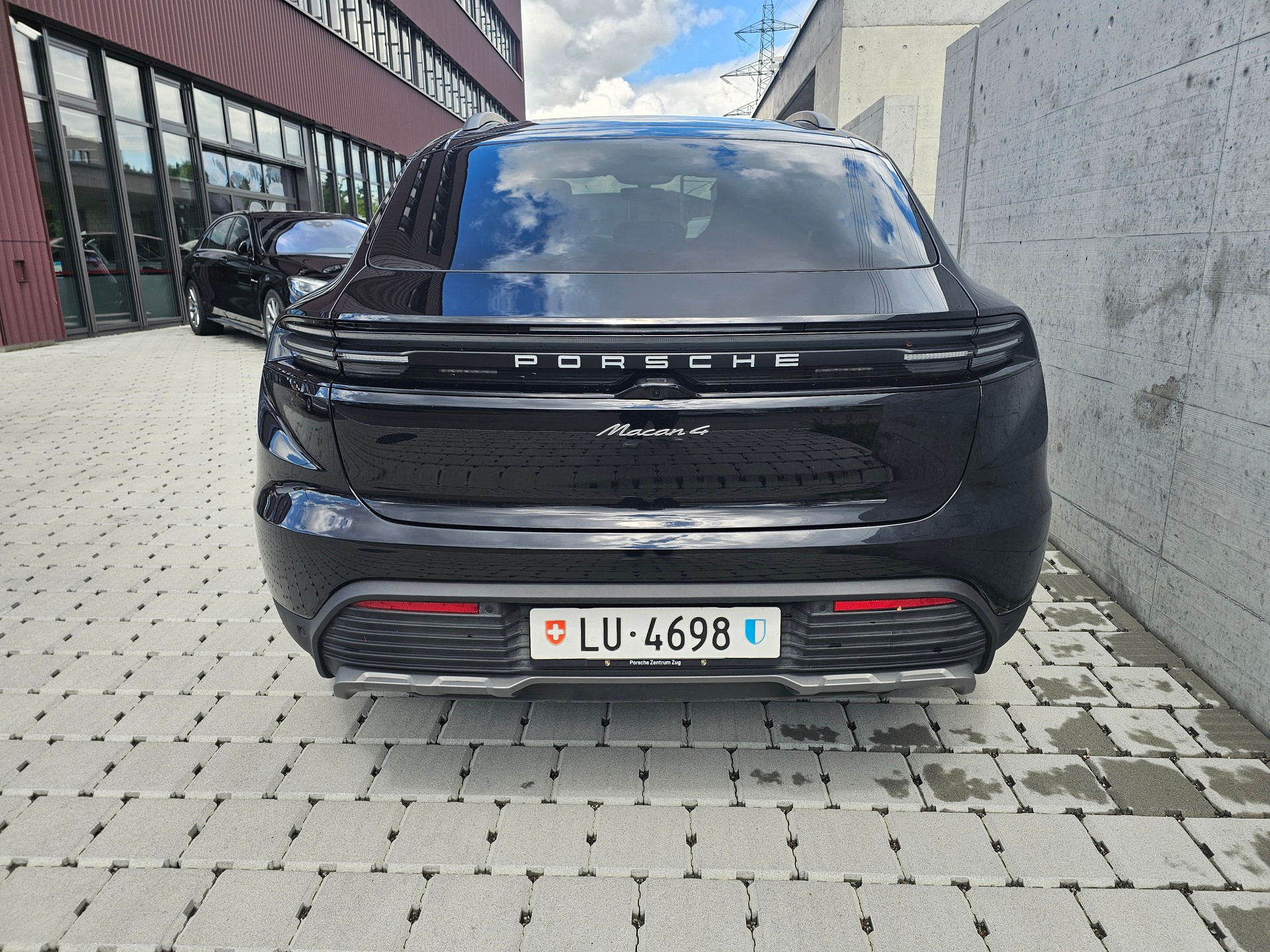 PORSCHE Macan 4 100kWh-image-3
