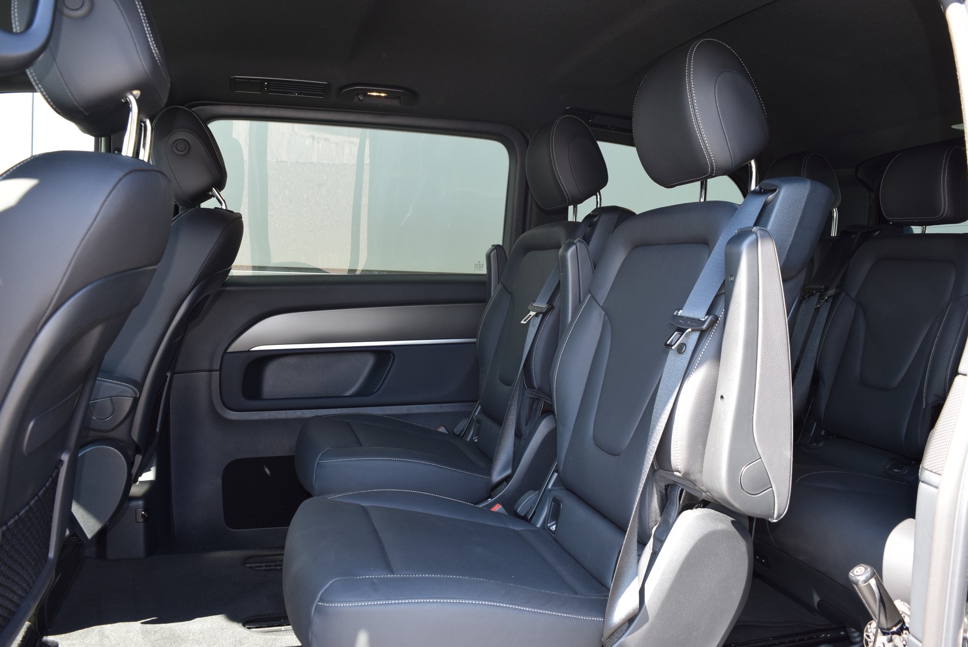 MERCEDES-BENZ V 300 d Avantgarde kompakt 4Matic 9G-Tronic-image-8