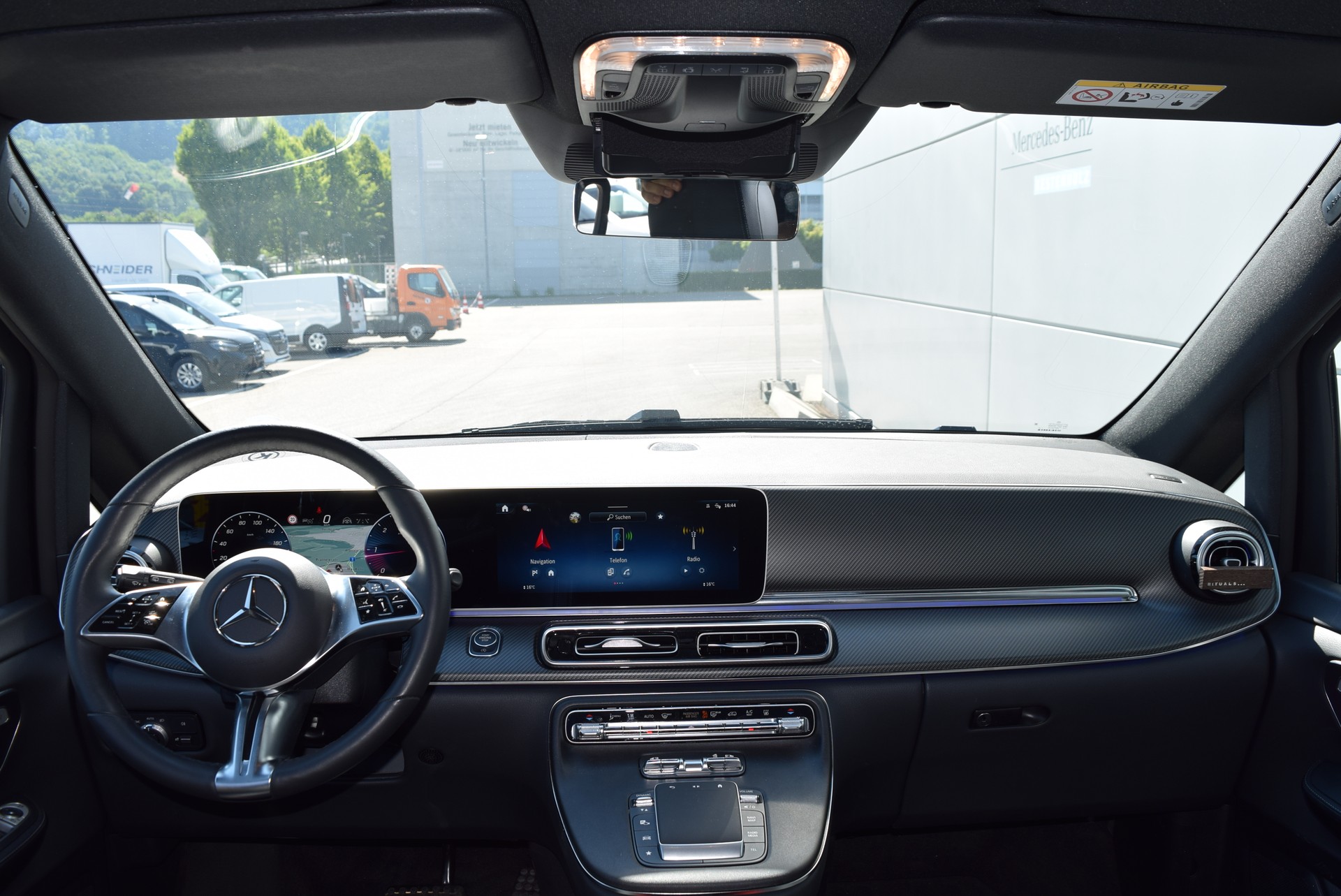 MERCEDES-BENZ V 300 d Avantgarde kompakt 4Matic 9G-Tronic-image-9