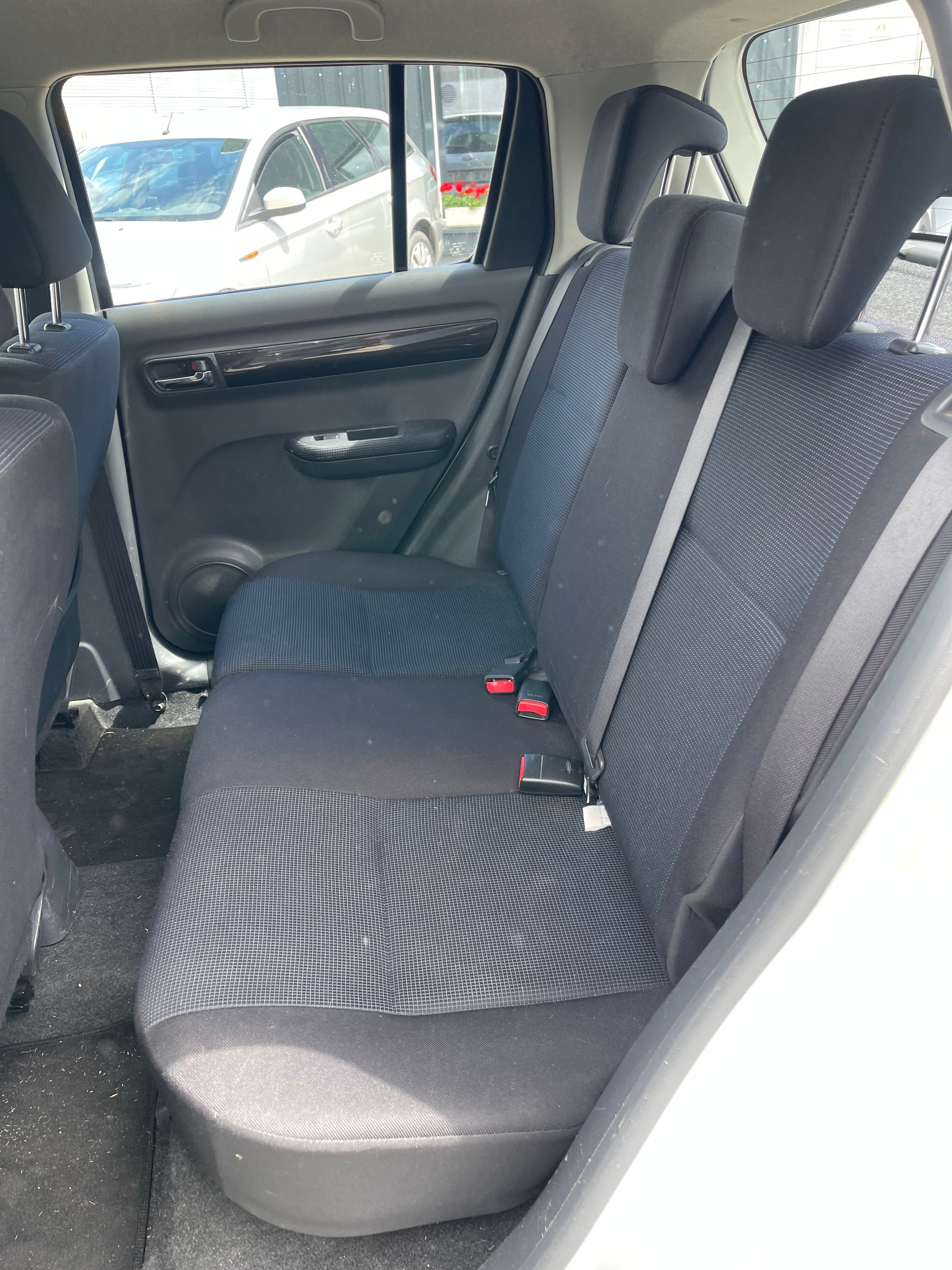 SUZUKI Swift 1.3i 16V GL Top 4x4-image-9