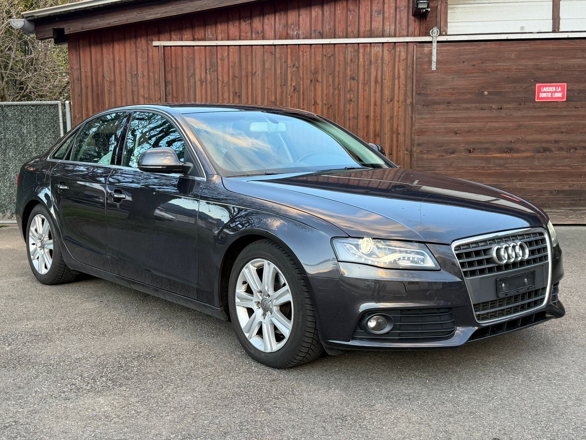 AUDI A4-image-1