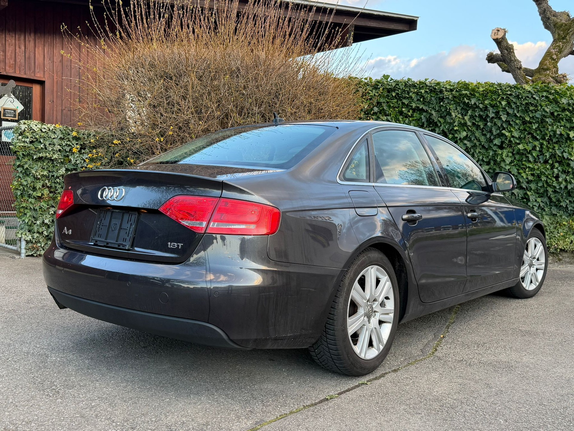 AUDI A4-image-5