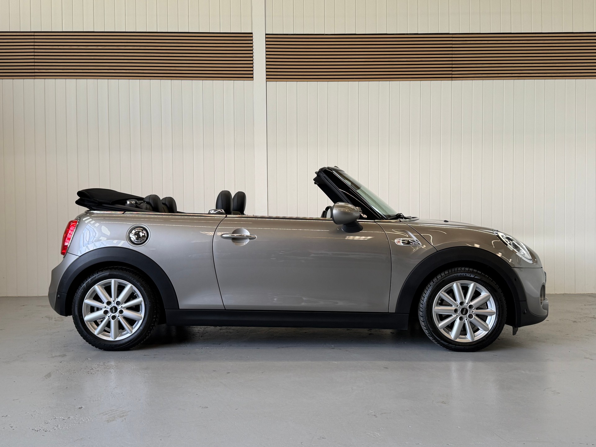 MINI Cooper S Cabriolet Steptronic-image-10