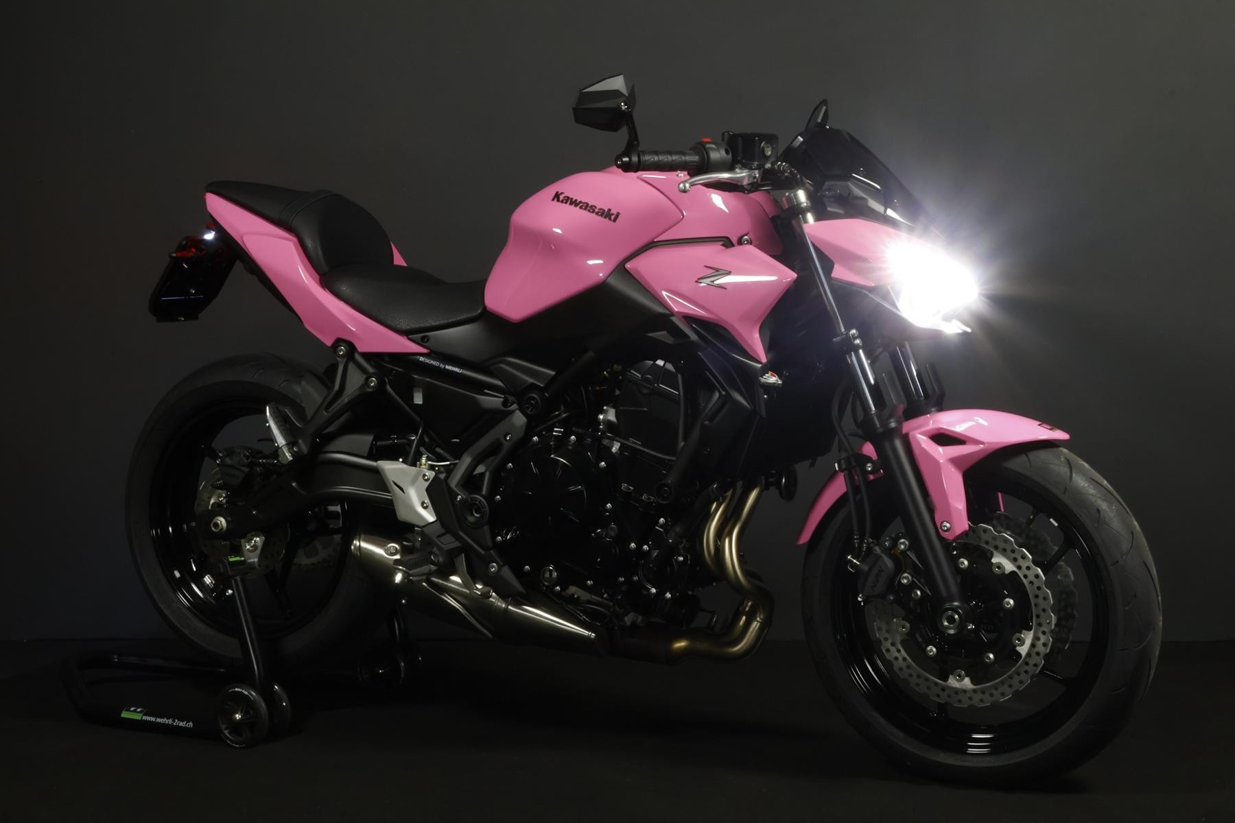 KAWASAKI Z 650 (50/35 KW) *Barbie Edition* Level 2-showroom-element-1