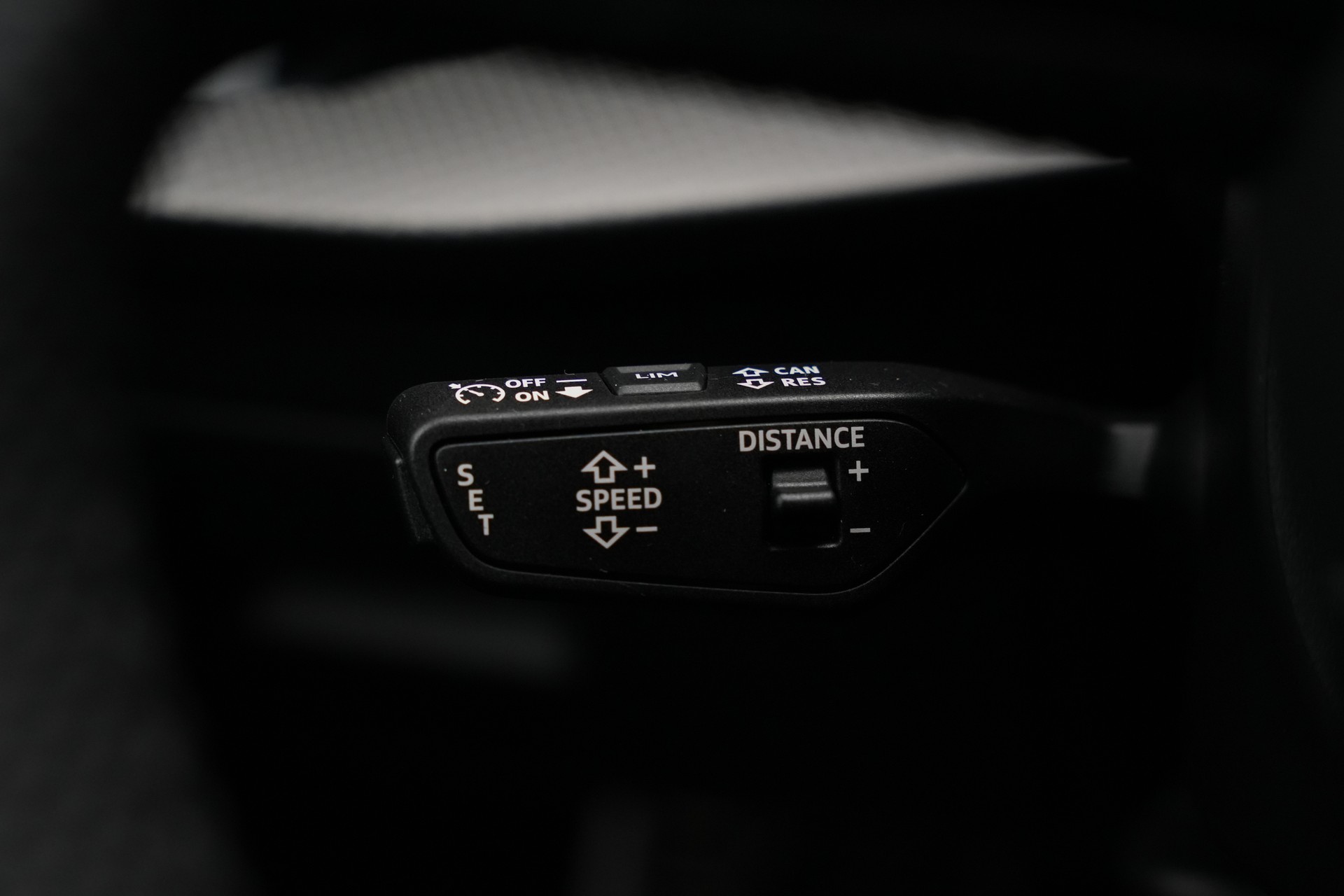 AUDI RS3 Sportback 2.5 TSI quattro S-tronic *Keramikbremse* *CH-Fahrzeug* *Carbon*-image-26