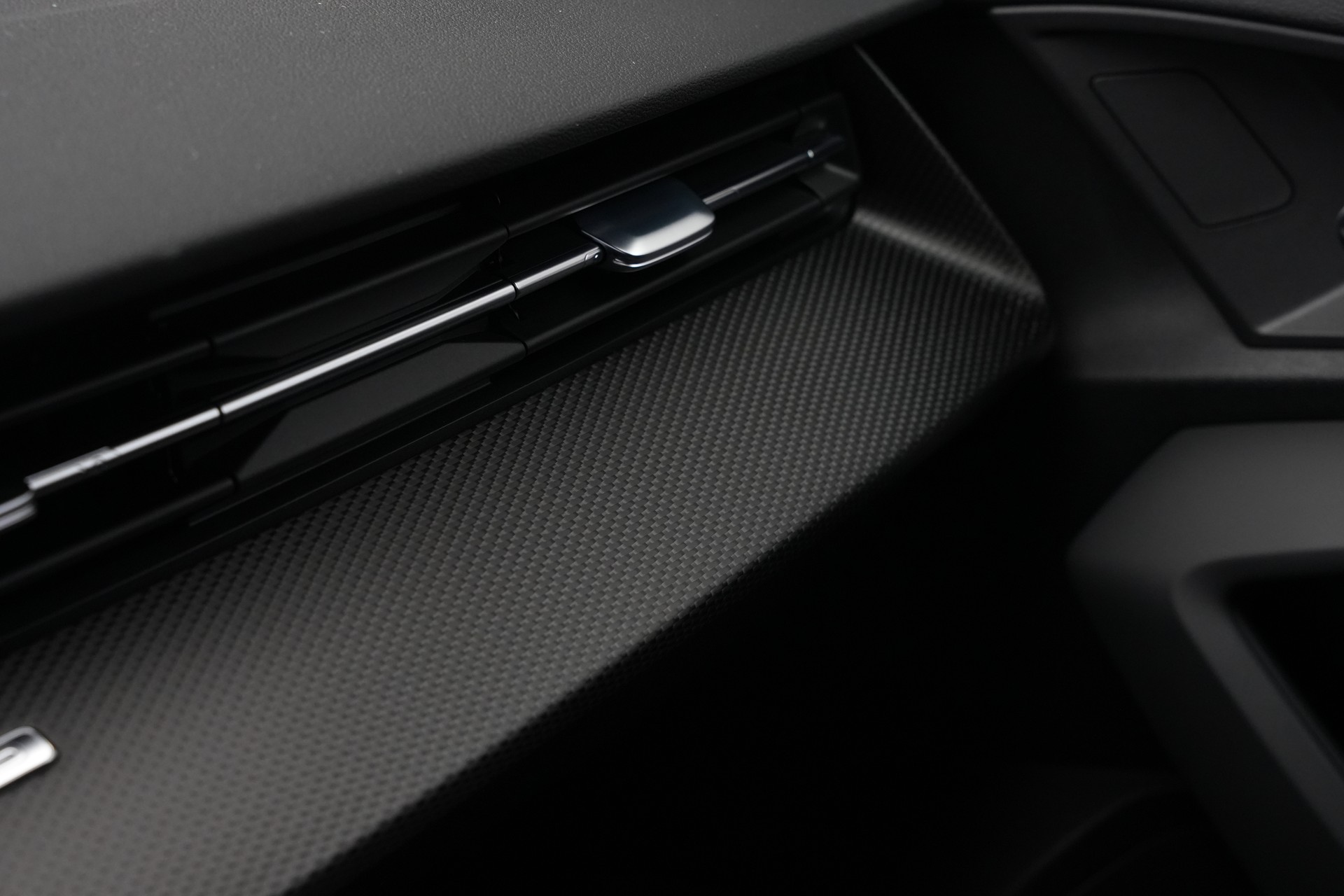 AUDI RS3 Sportback 2.5 TSI quattro S-tronic *Keramikbremse* *CH-Fahrzeug* *Carbon*-image-27