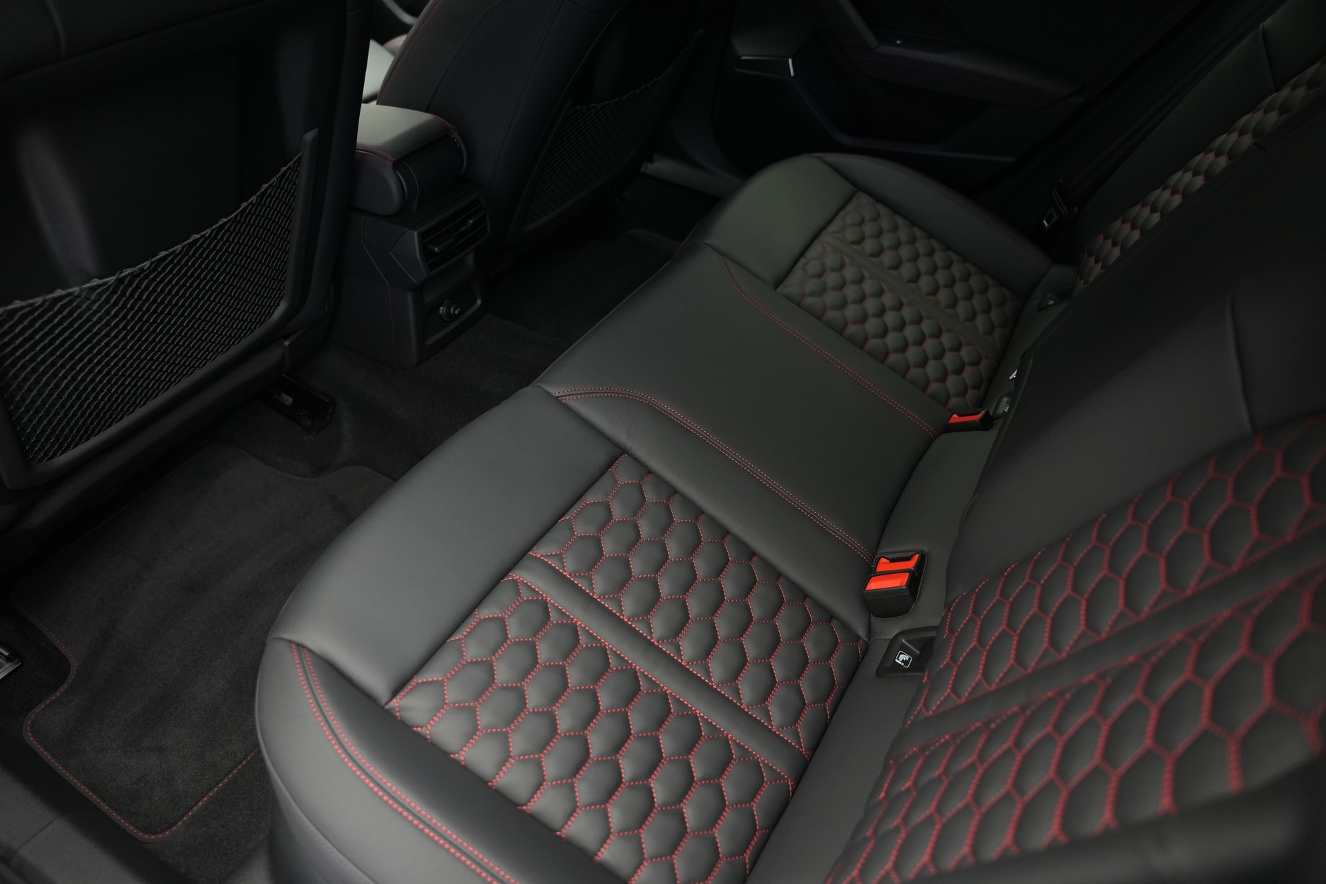 AUDI RS3 Sportback 2.5 TSI quattro S-tronic *Keramikbremse* *CH-Fahrzeug* *Carbon*-image-17