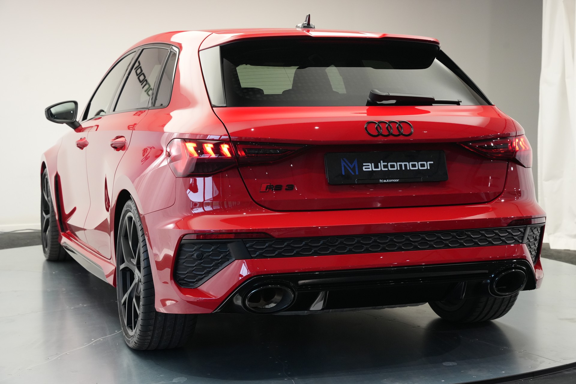 AUDI RS3 Sportback 2.5 TSI quattro S-tronic *Keramikbremse* *CH-Fahrzeug* *Carbon*-image-39