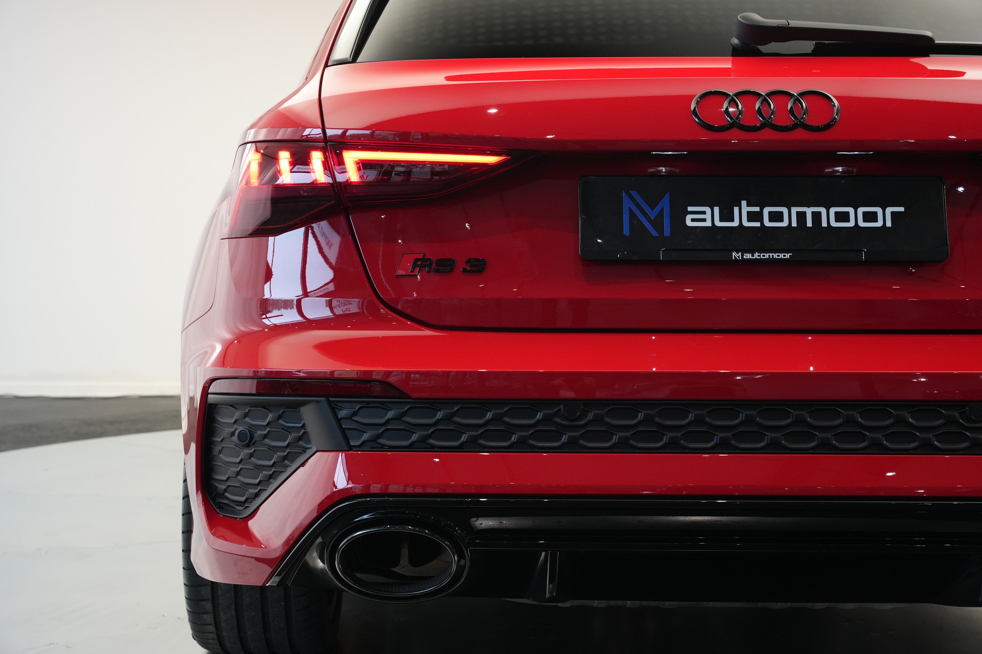 AUDI RS3 Sportback 2.5 TSI quattro S-tronic *Keramikbremse* *CH-Fahrzeug* *Carbon*-image-10
