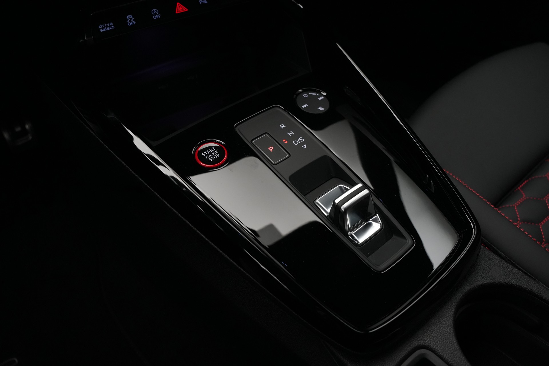 AUDI RS3 Sportback 2.5 TSI quattro S-tronic *Keramikbremse* *CH-Fahrzeug* *Carbon*-image-29