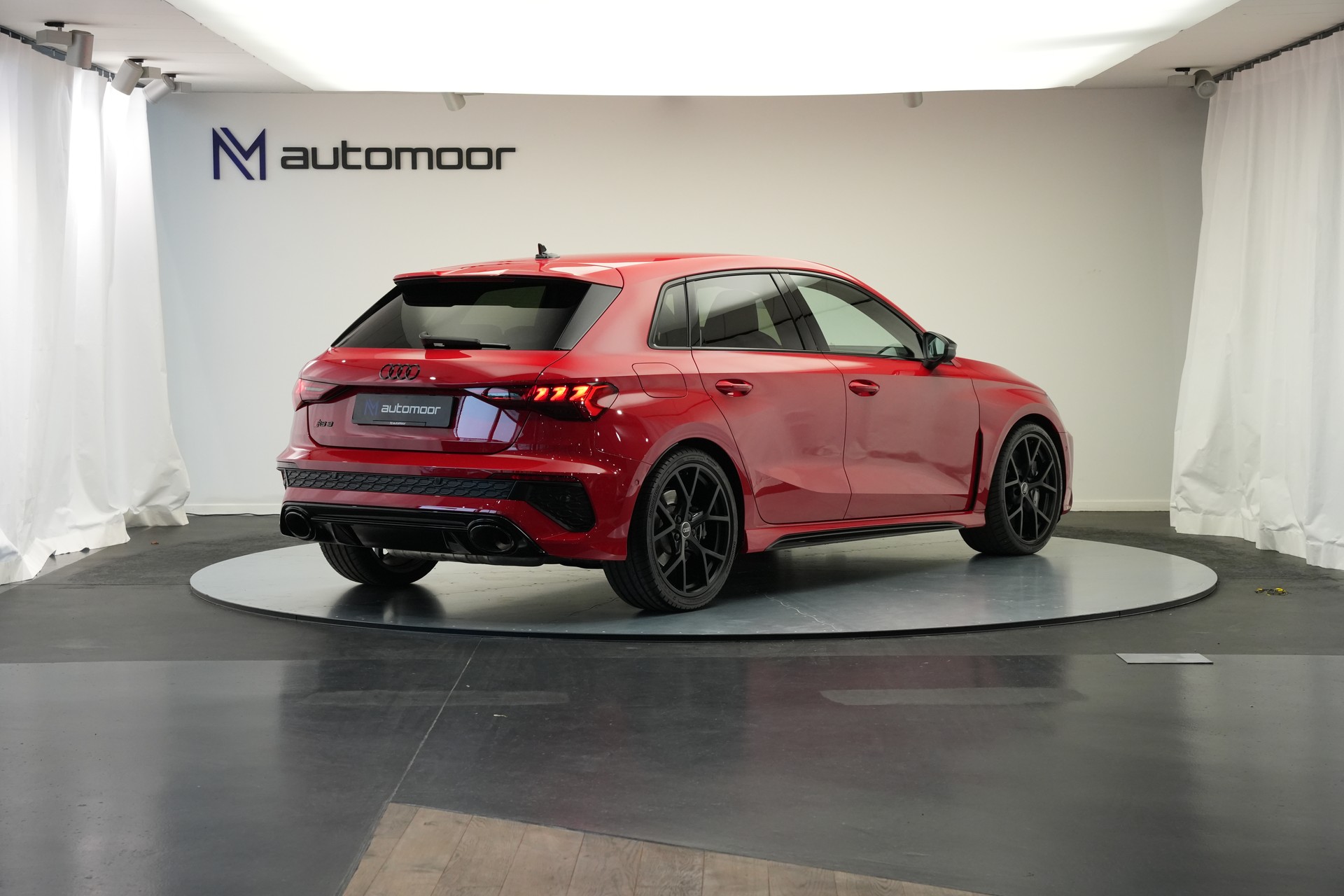 AUDI RS3 Sportback 2.5 TSI quattro S-tronic *Keramikbremse* *CH-Fahrzeug* *Carbon*-image-4