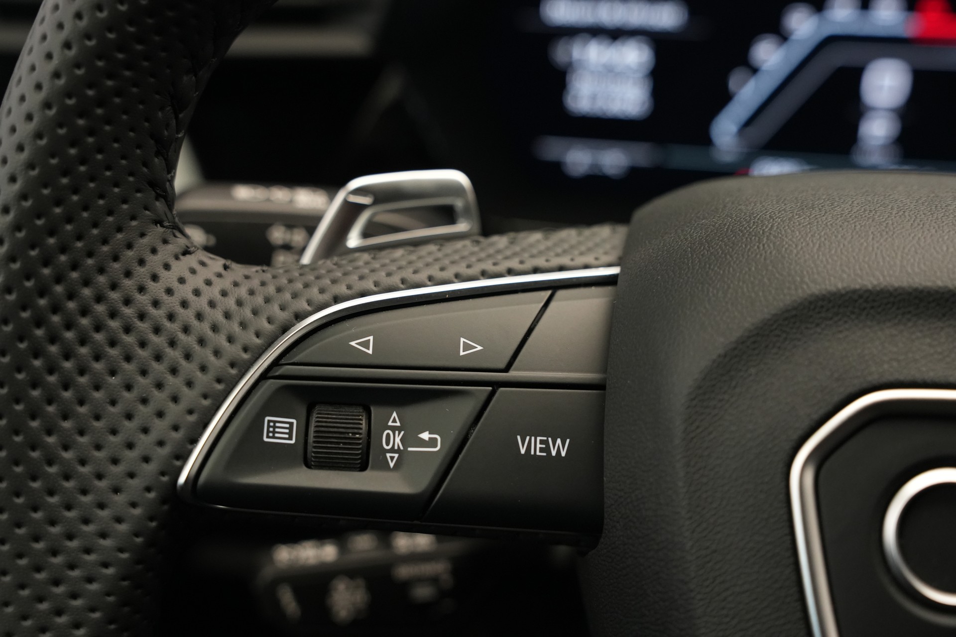 AUDI RS3 Sportback 2.5 TSI quattro S-tronic *Keramikbremse* *CH-Fahrzeug* *Carbon*-image-25