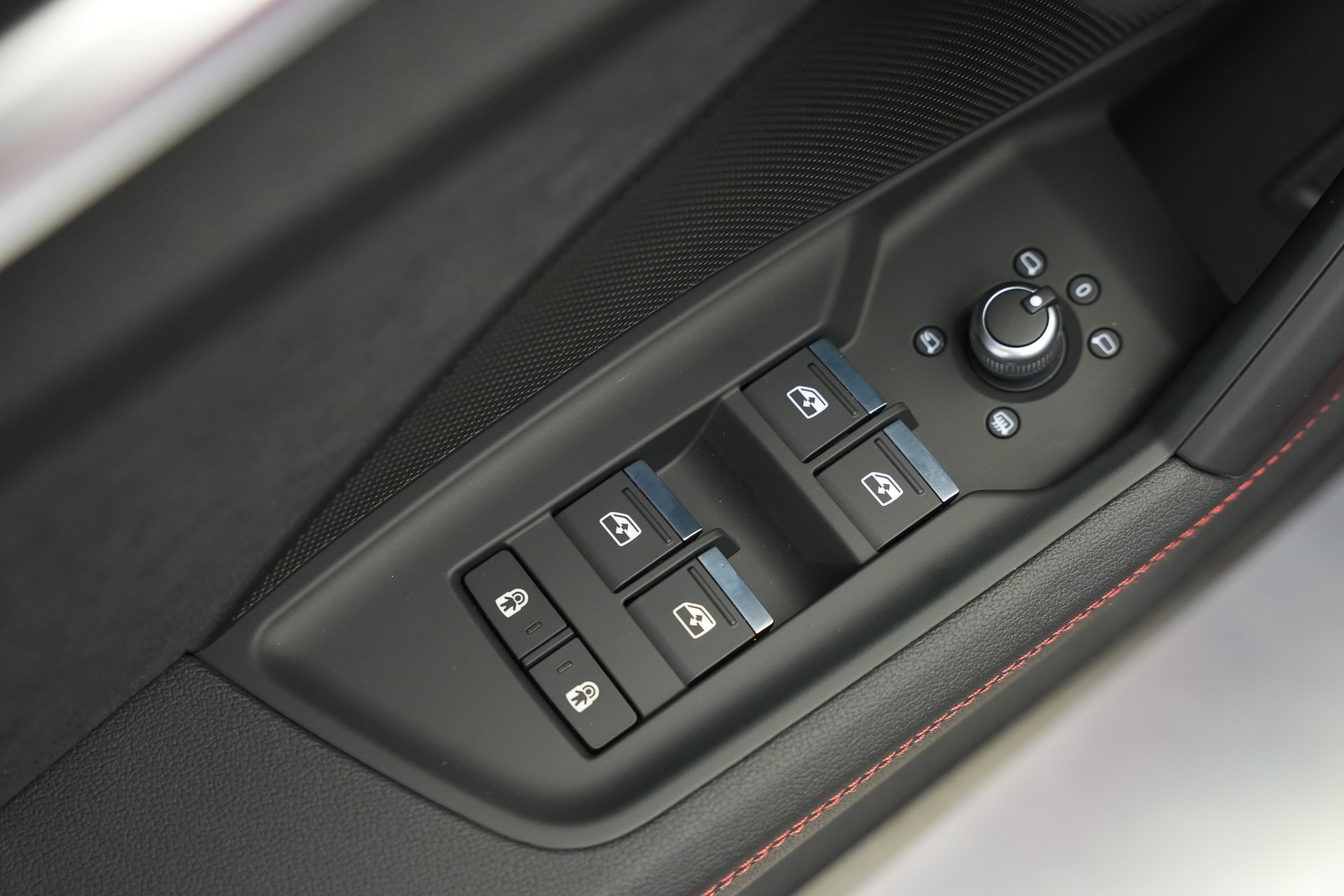 AUDI RS3 Sportback 2.5 TSI quattro S-tronic *Keramikbremse* *CH-Fahrzeug* *Carbon*-image-21