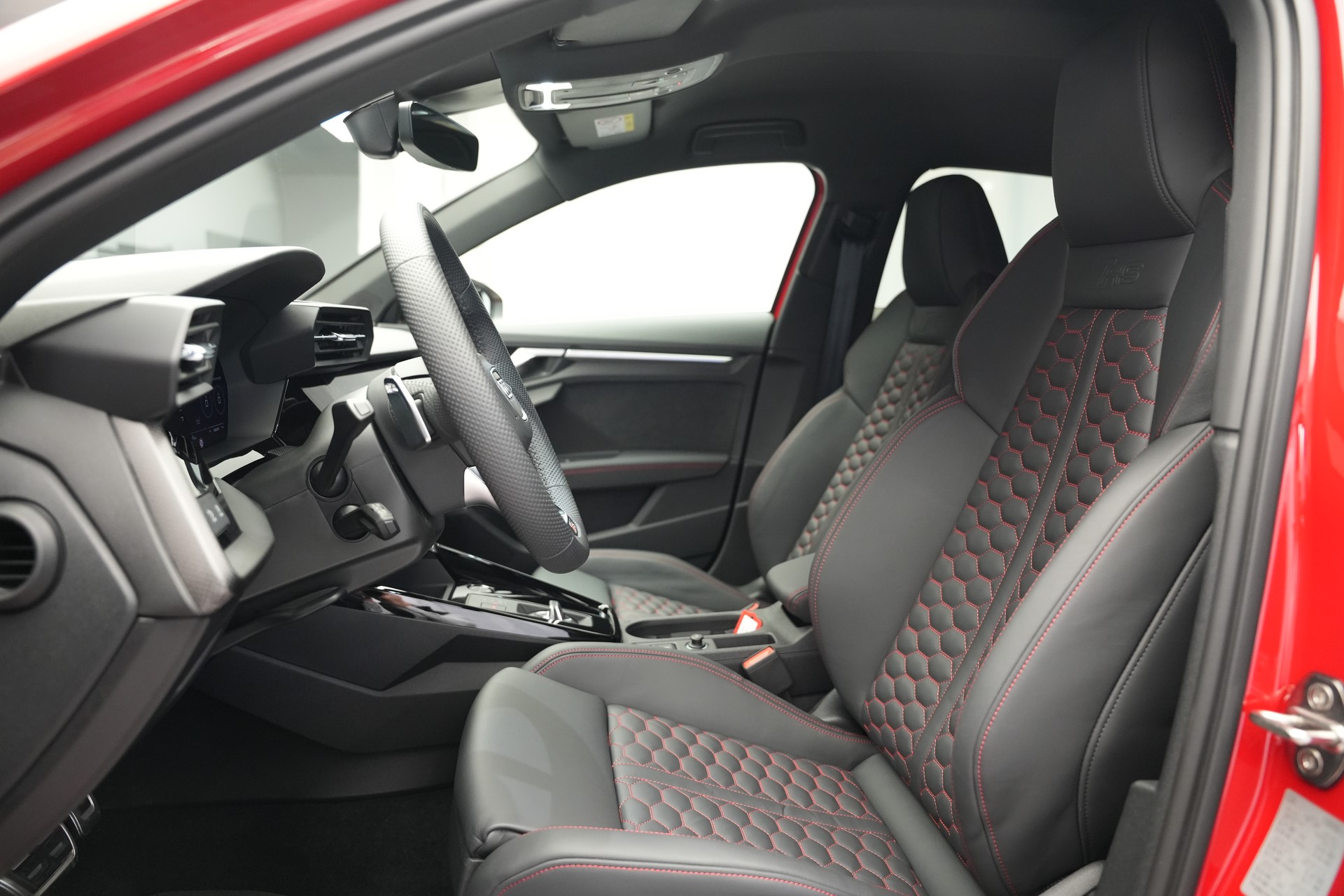 AUDI RS3 Sportback 2.5 TSI quattro S-tronic *Keramikbremse* *CH-Fahrzeug* *Carbon*-image-15