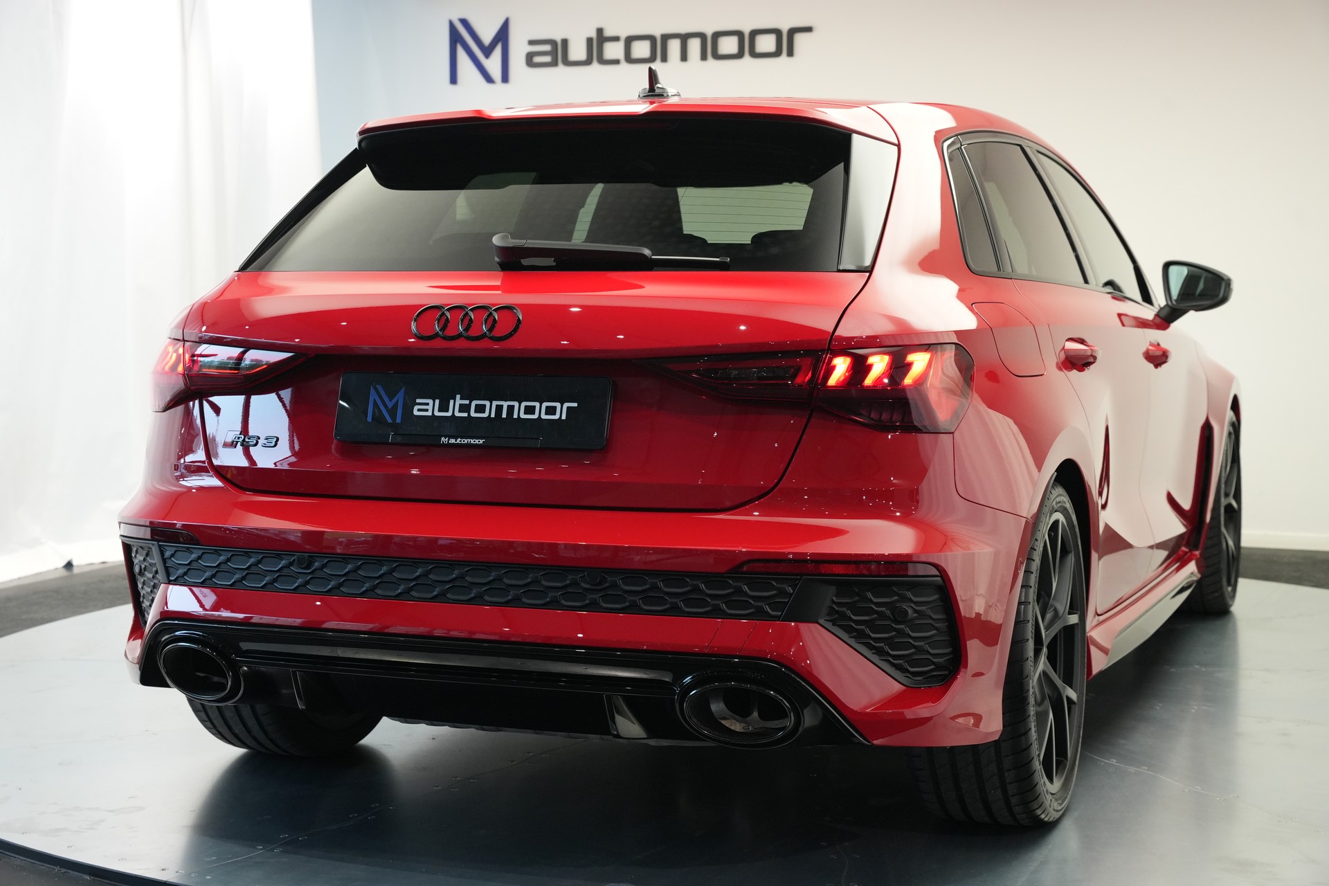 AUDI RS3 Sportback 2.5 TSI quattro S-tronic *Keramikbremse* *CH-Fahrzeug* *Carbon*-image-40