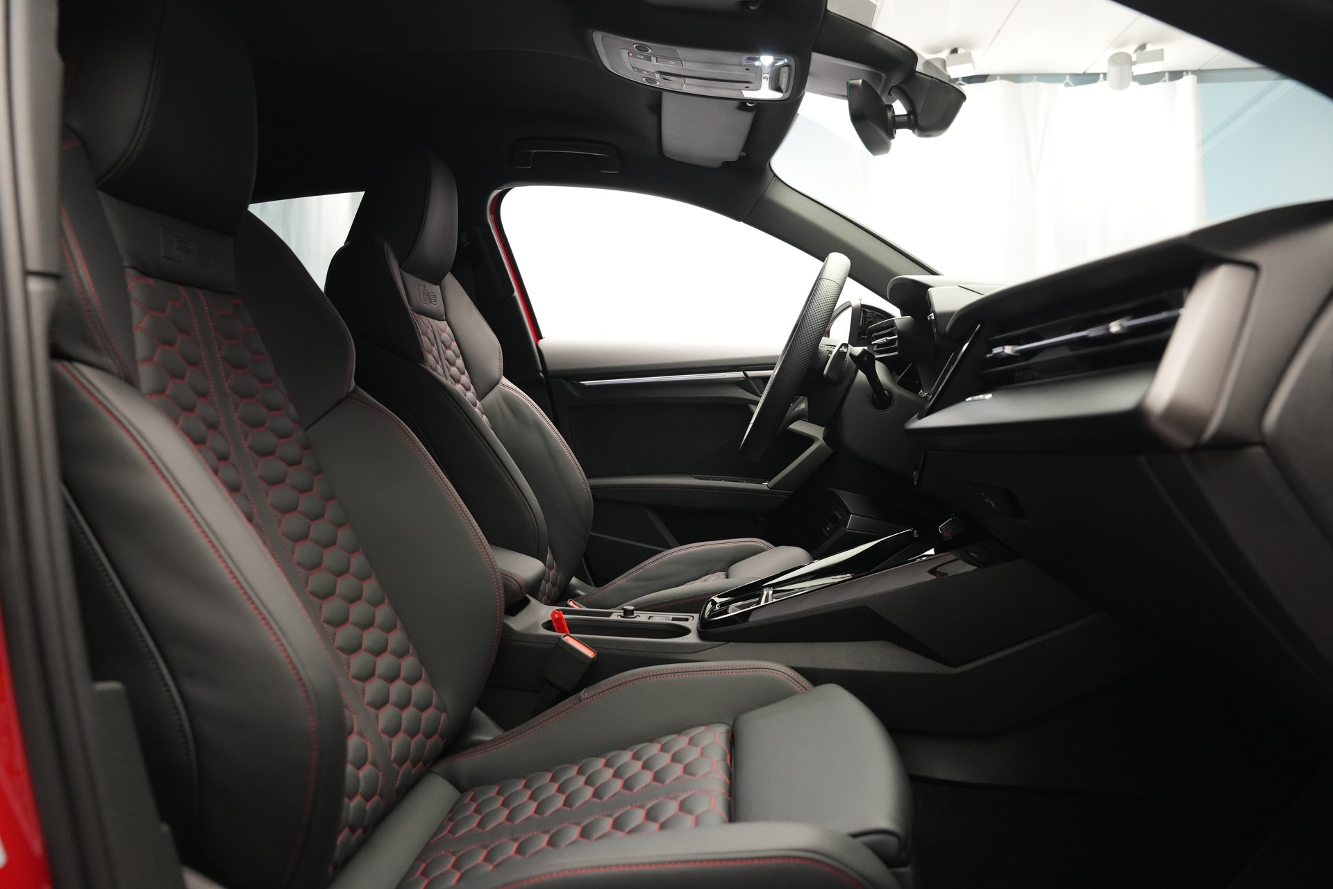 AUDI RS3 Sportback 2.5 TSI quattro S-tronic *Keramikbremse* *CH-Fahrzeug* *Carbon*-image-16