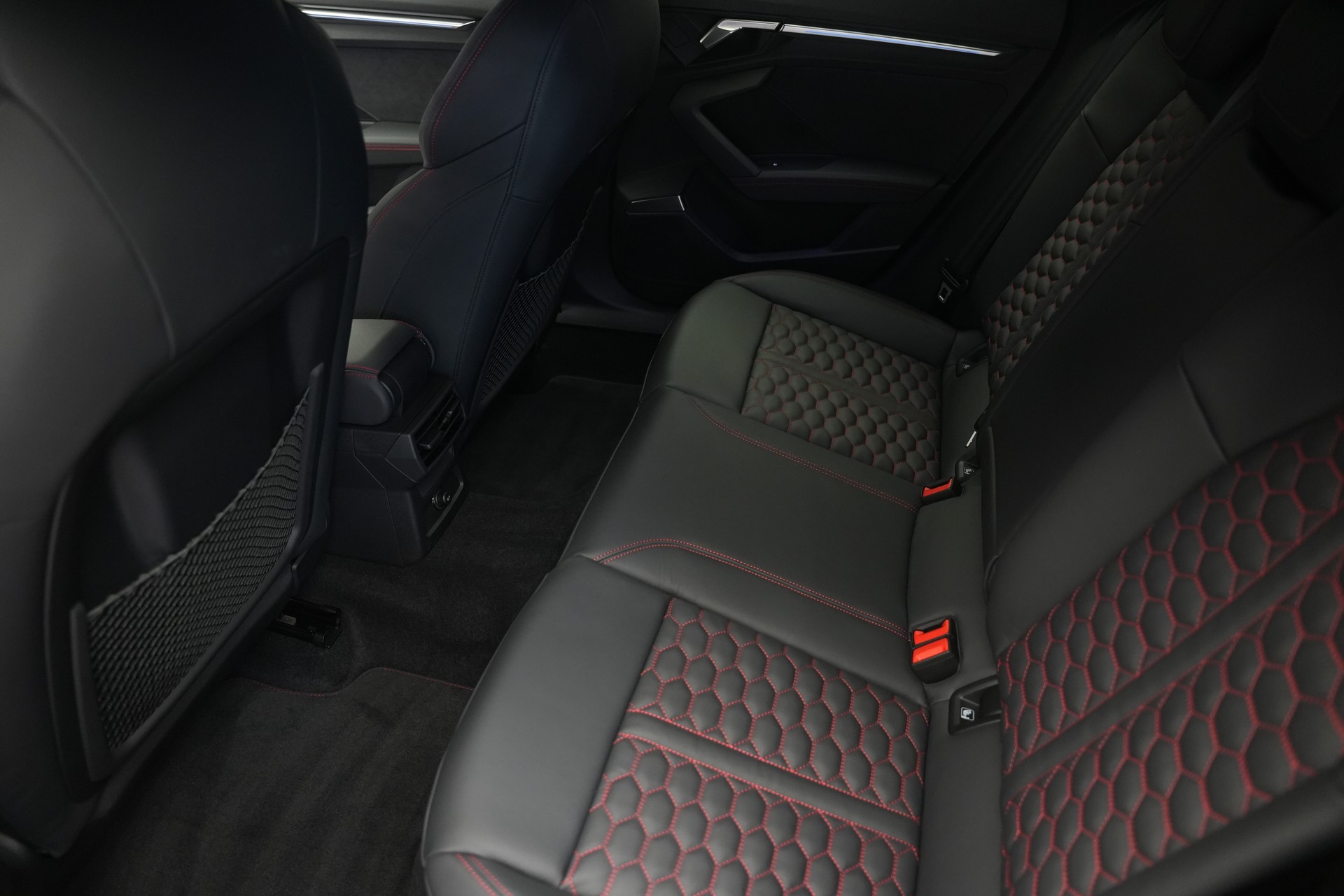 AUDI RS3 Sportback 2.5 TSI quattro S-tronic *Keramikbremse* *CH-Fahrzeug* *Carbon*-image-18