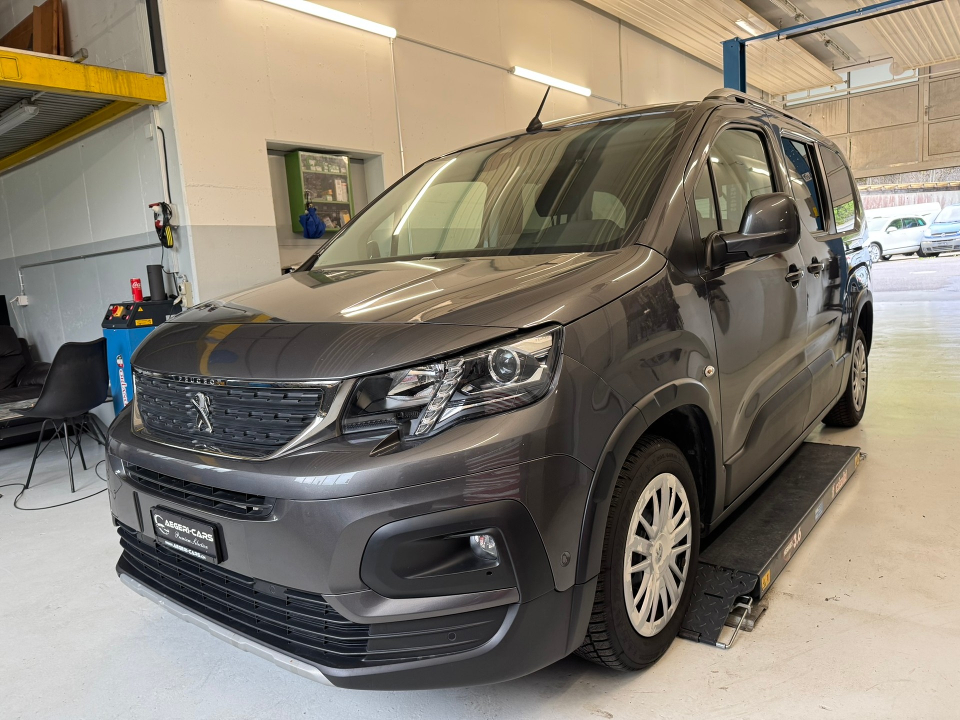 PEUGEOT Rifter Long 1.5 BlueHDi 7PL Active EAT8-image-0