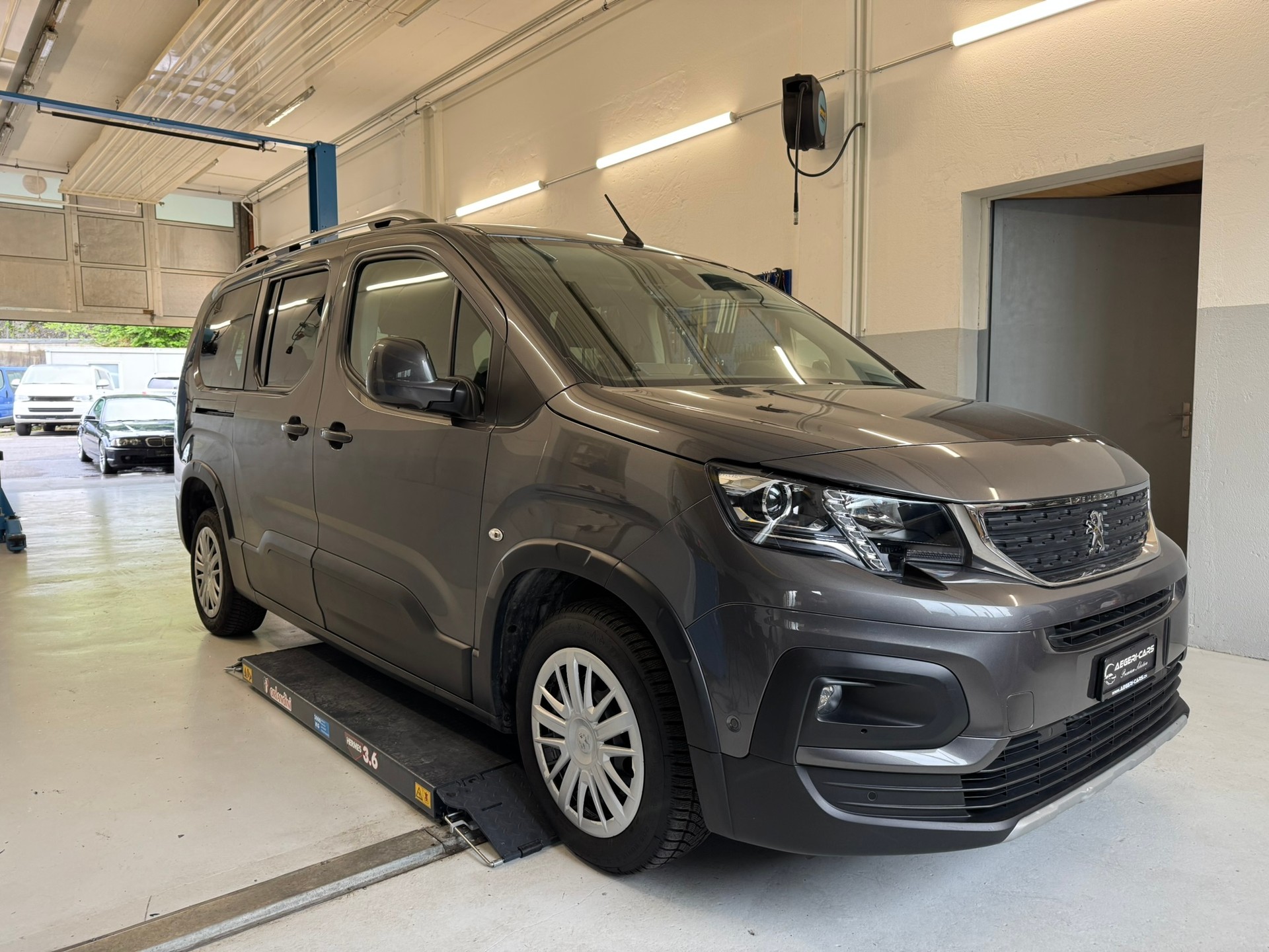 PEUGEOT Rifter Long 1.5 BlueHDi 7PL Active EAT8-image-2