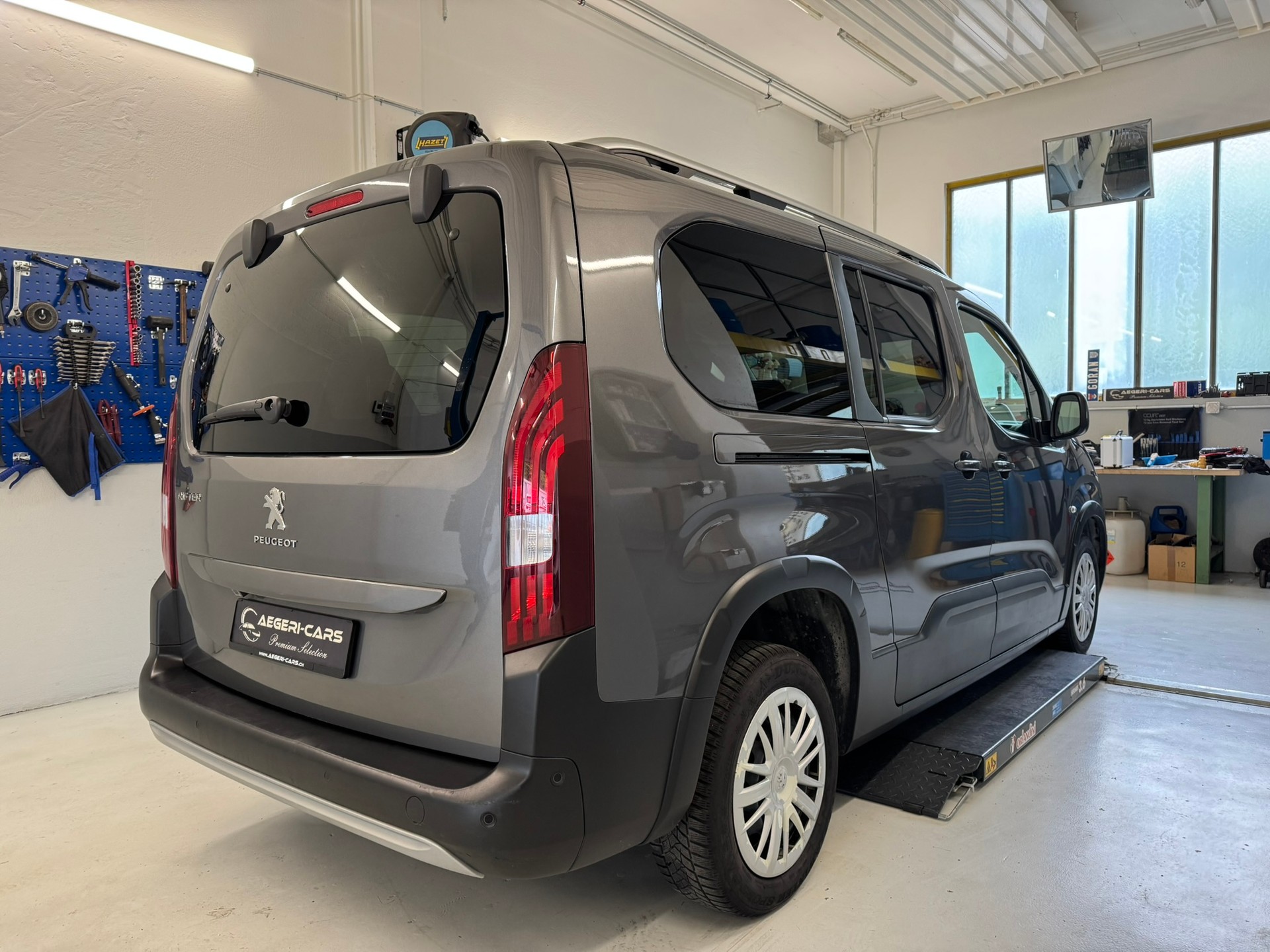 PEUGEOT Rifter Long 1.5 BlueHDi 7PL Active EAT8-image-3