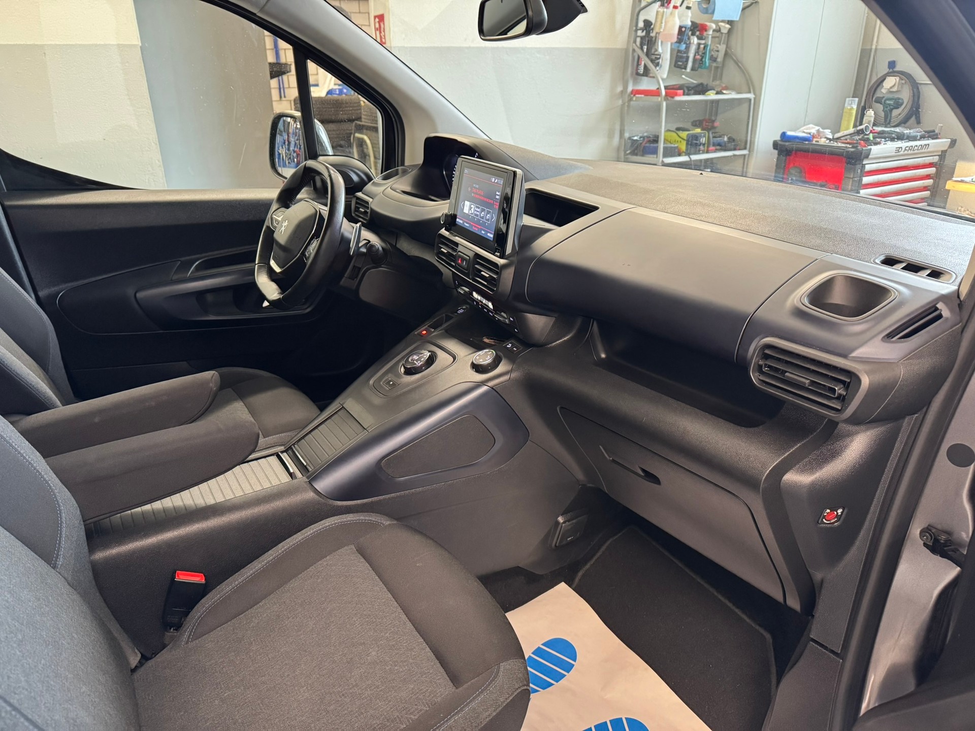 PEUGEOT Rifter Long 1.5 BlueHDi 7PL Active EAT8-image-17