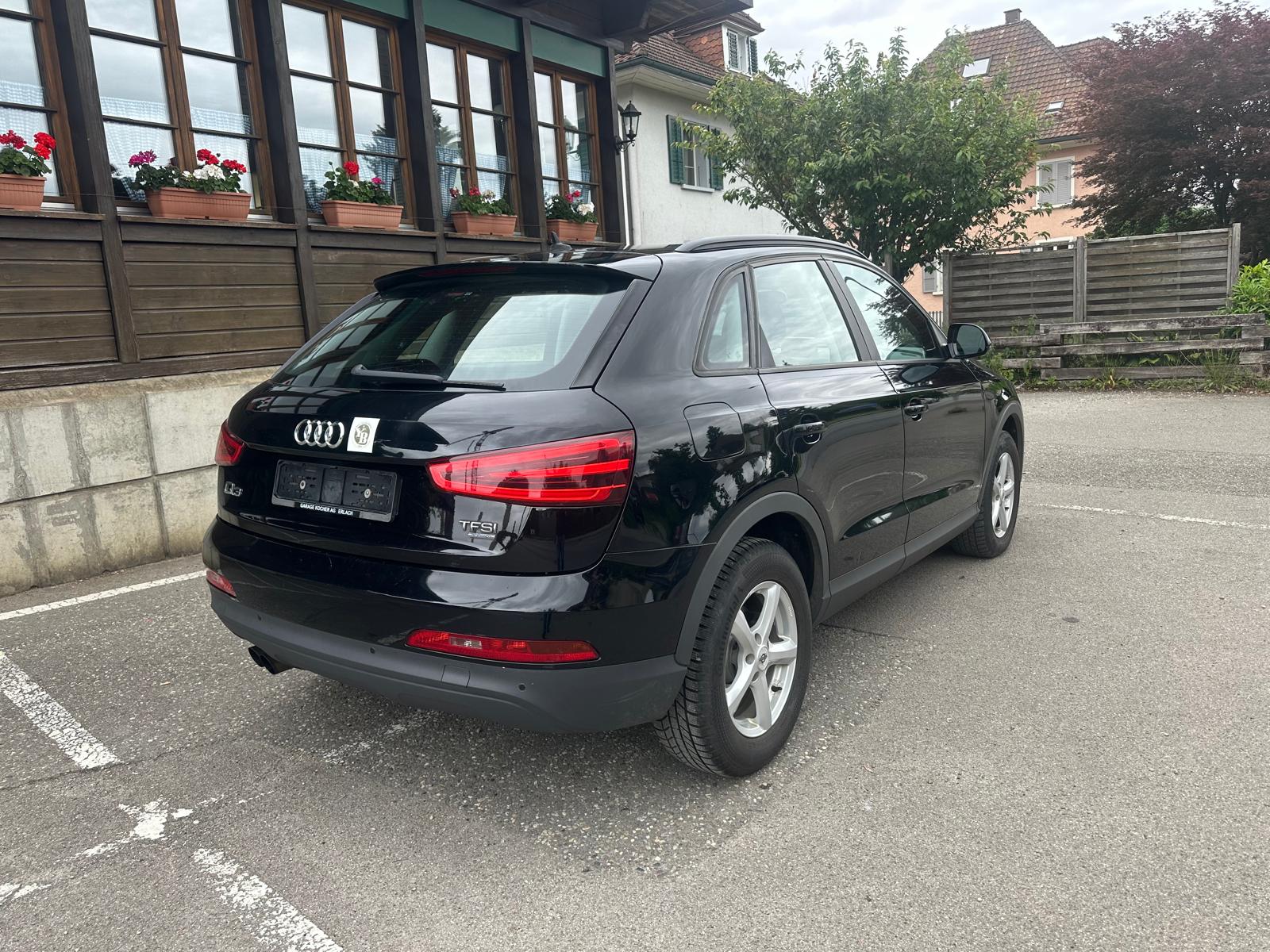 AUDI Q3 2.0 TFSI quattro S-tronic-image-3