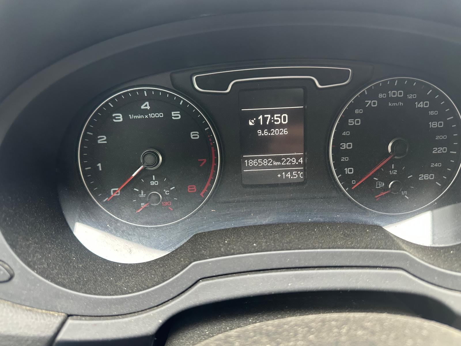 AUDI Q3 2.0 TFSI quattro S-tronic-image-11