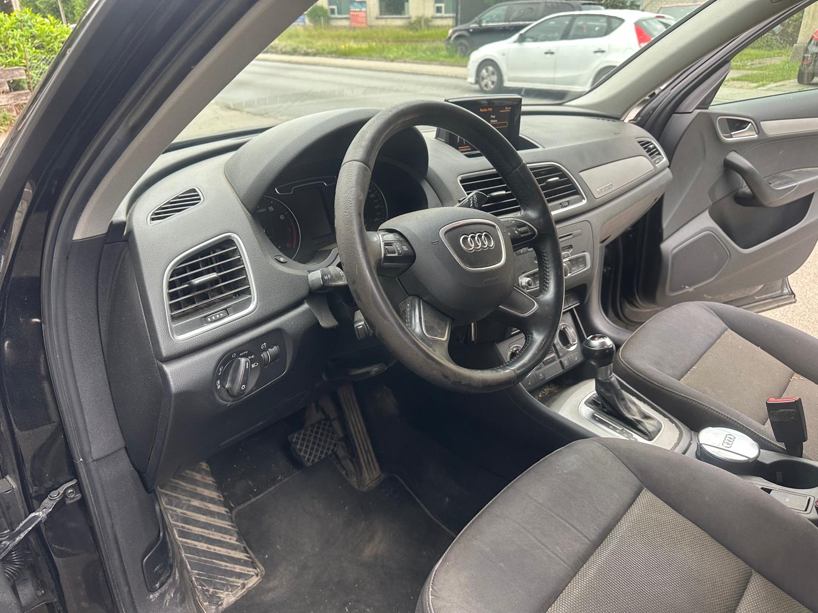 AUDI Q3 2.0 TFSI quattro S-tronic-image-8