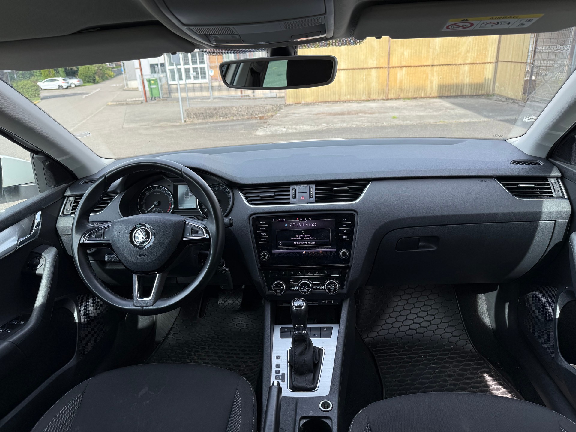 SKODA Octavia Combi 2.0 TDI Ambition 4x4 DSG-image-9