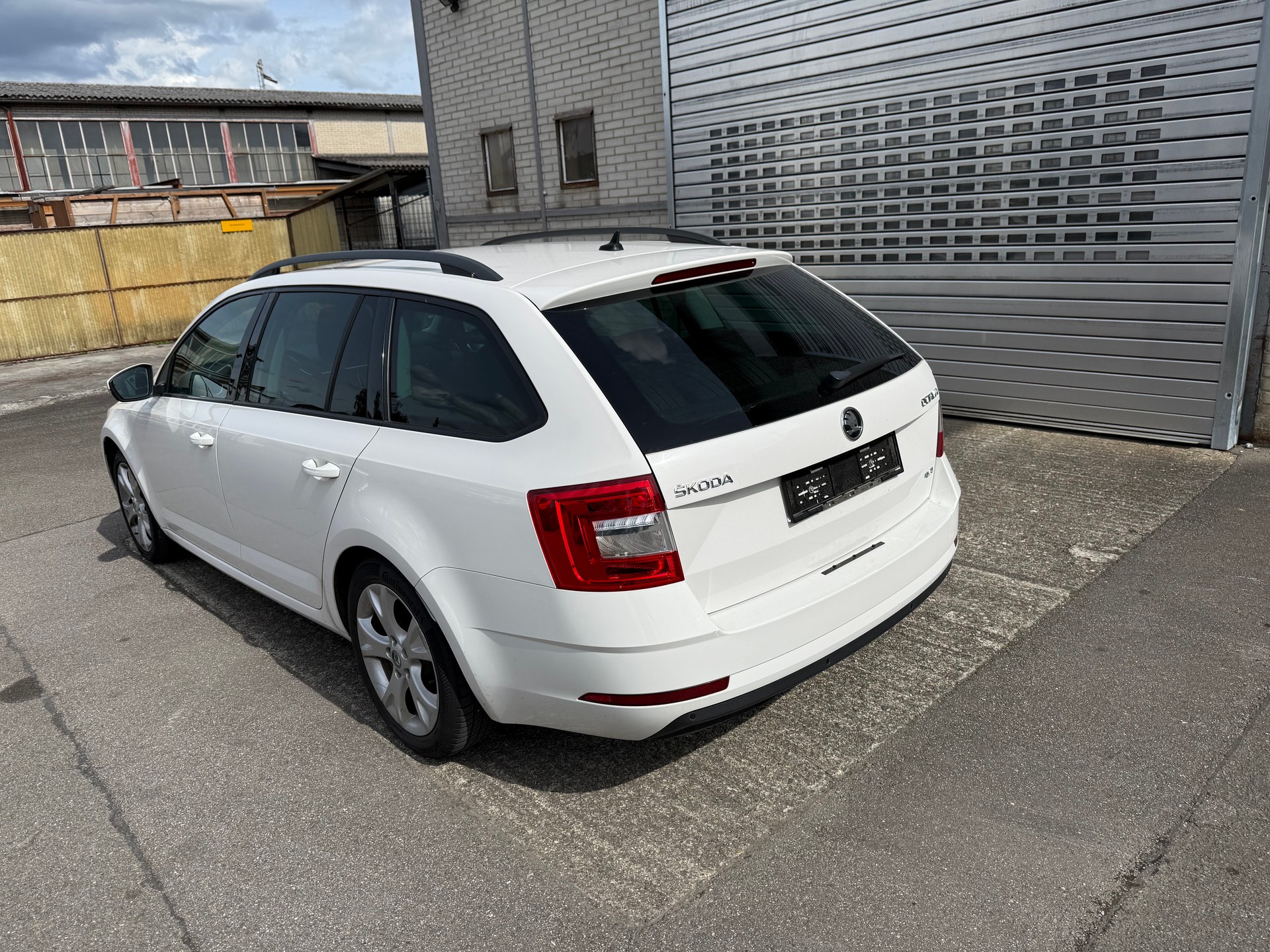 SKODA Octavia Combi 2.0 TDI Ambition 4x4 DSG-image-3