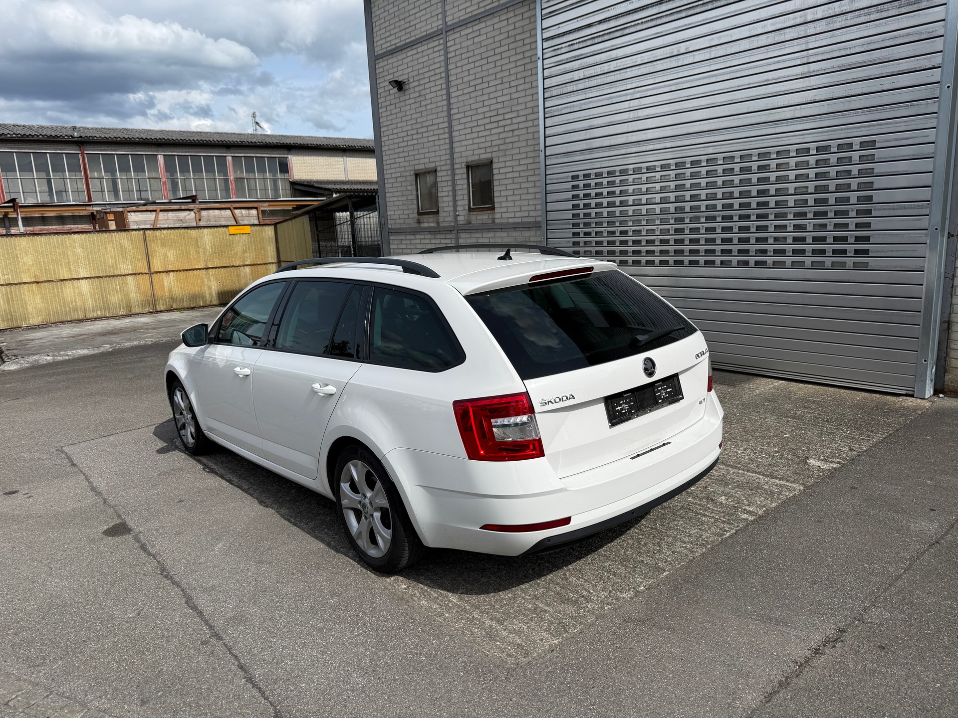 SKODA Octavia Combi 2.0 TDI Ambition 4x4 DSG-image-6