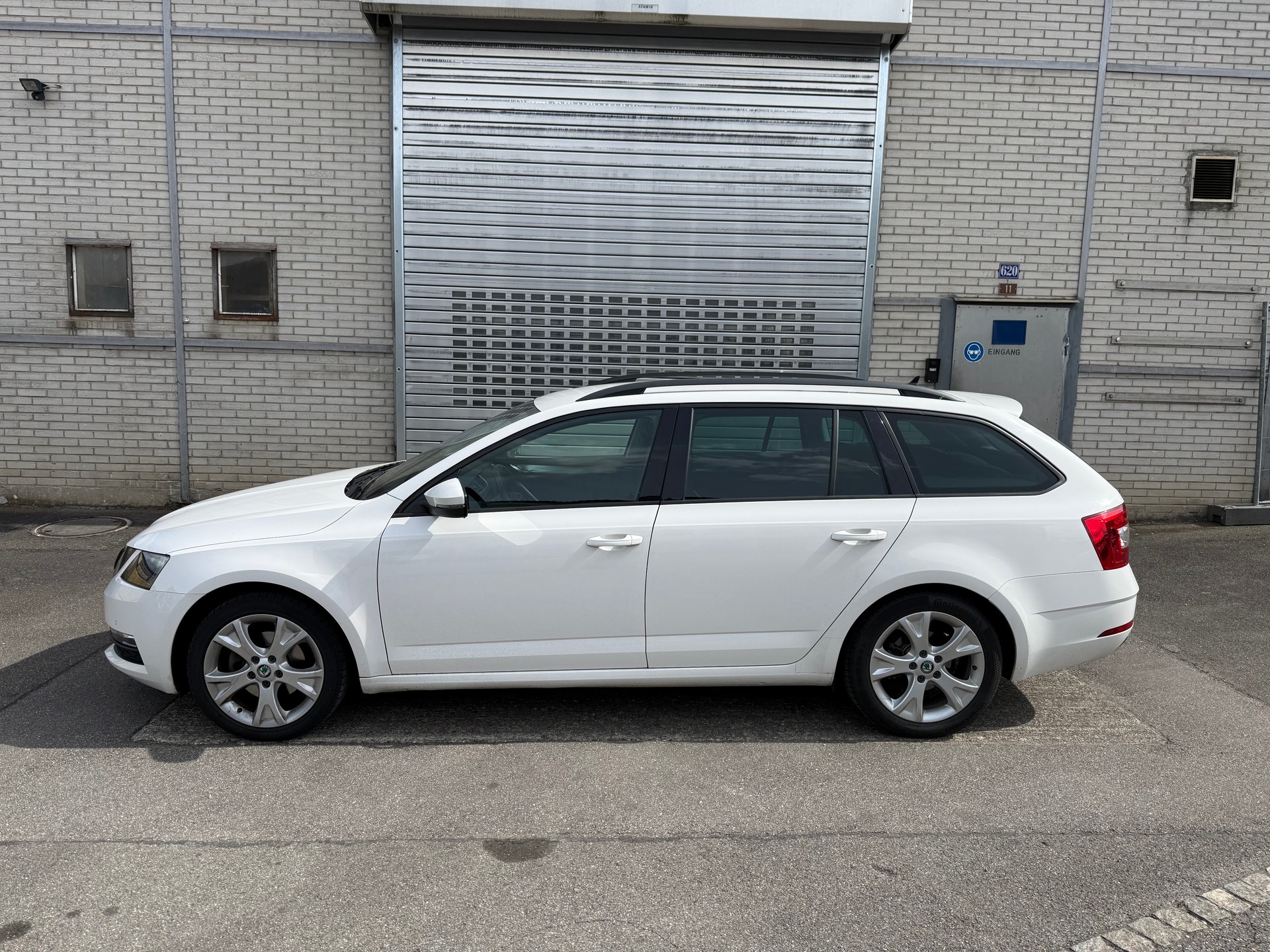 SKODA Octavia Combi 2.0 TDI Ambition 4x4 DSG-image-1
