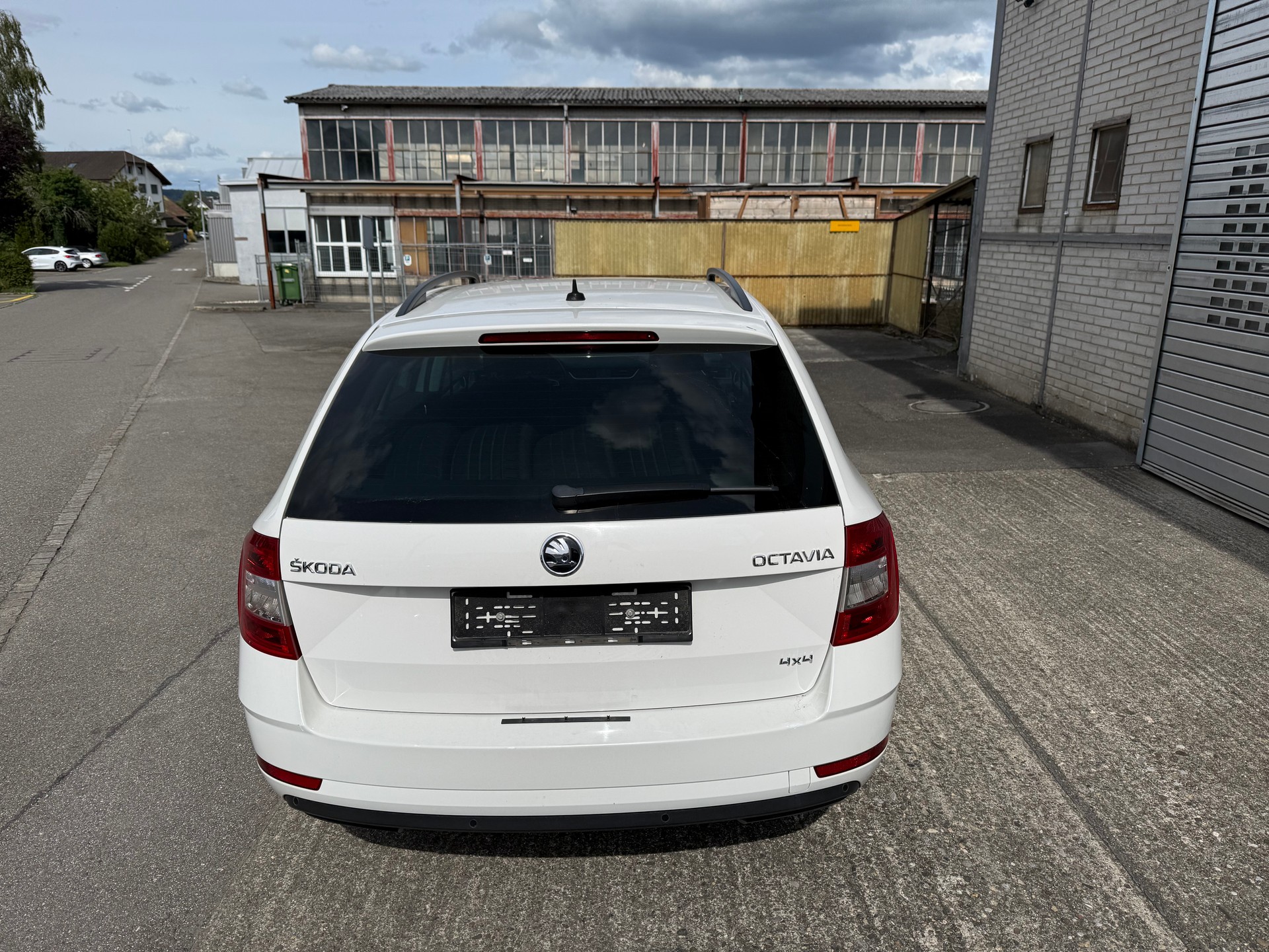 SKODA Octavia Combi 2.0 TDI Ambition 4x4 DSG-image-8
