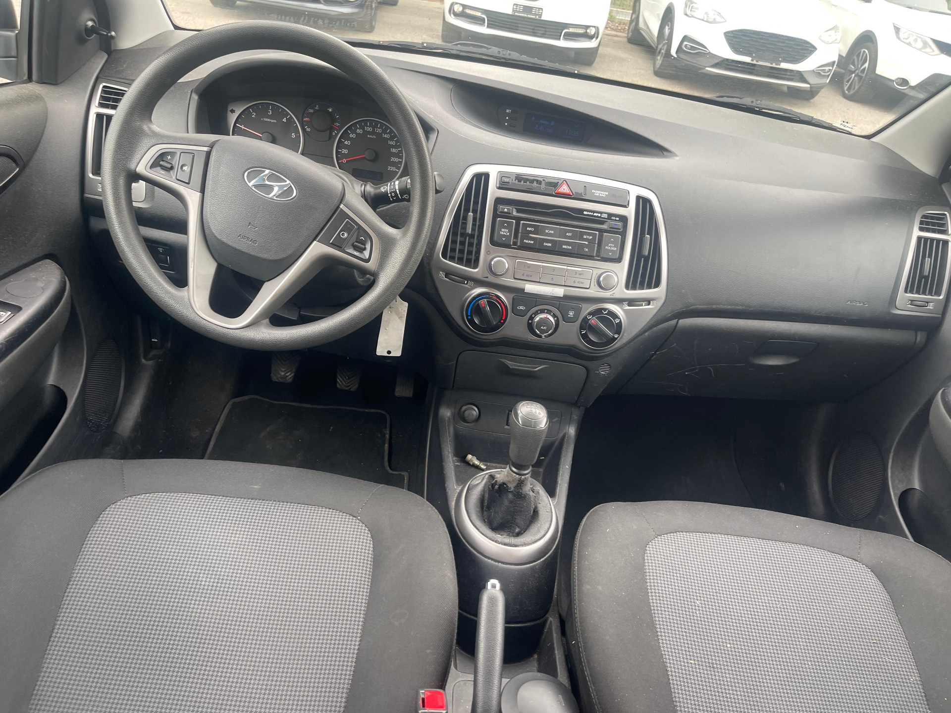 HYUNDAI i20 1.1 CRDi Comfort-image-6