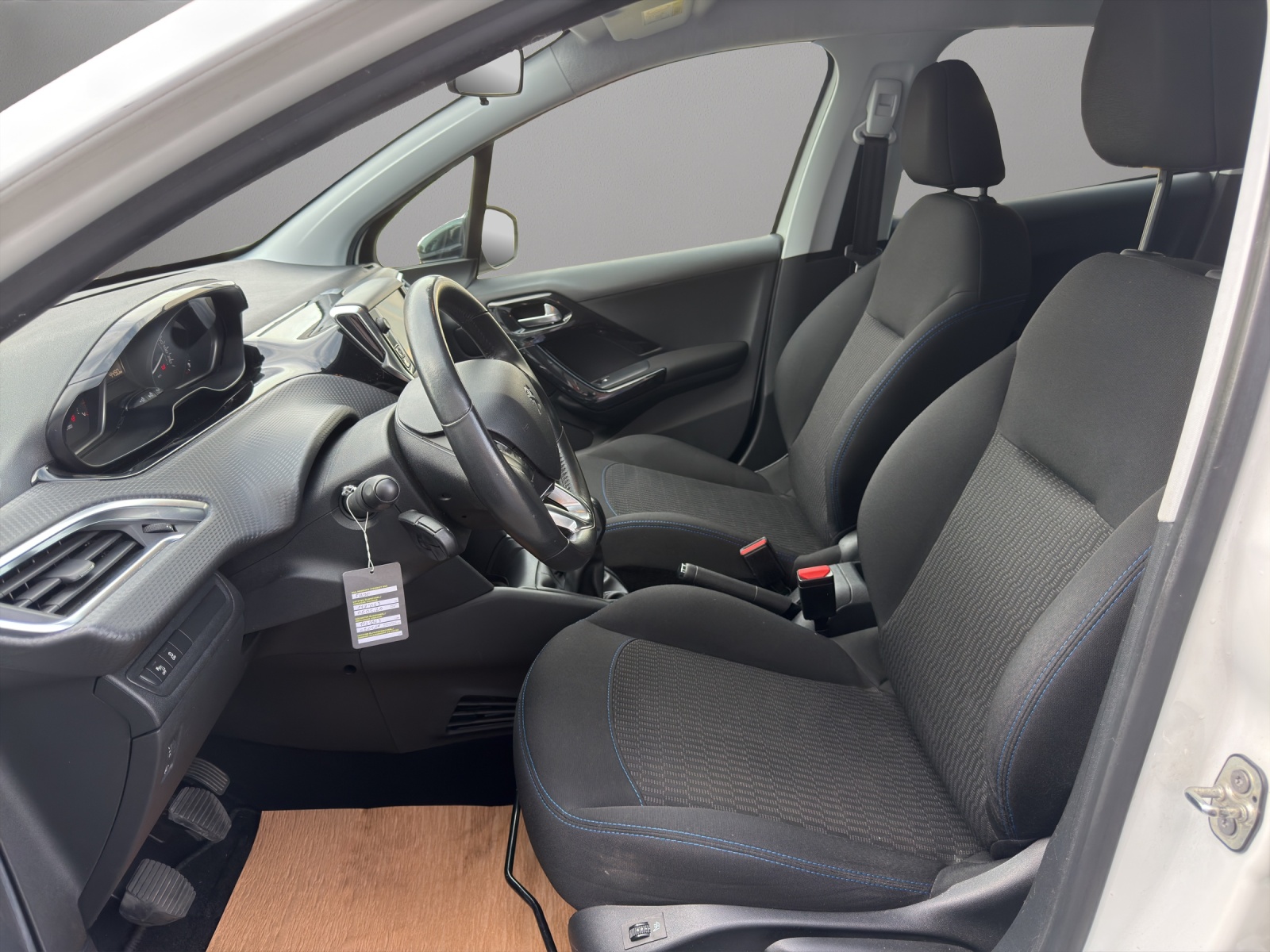 PEUGEOT 208 1.2 PureTech Access-image-8