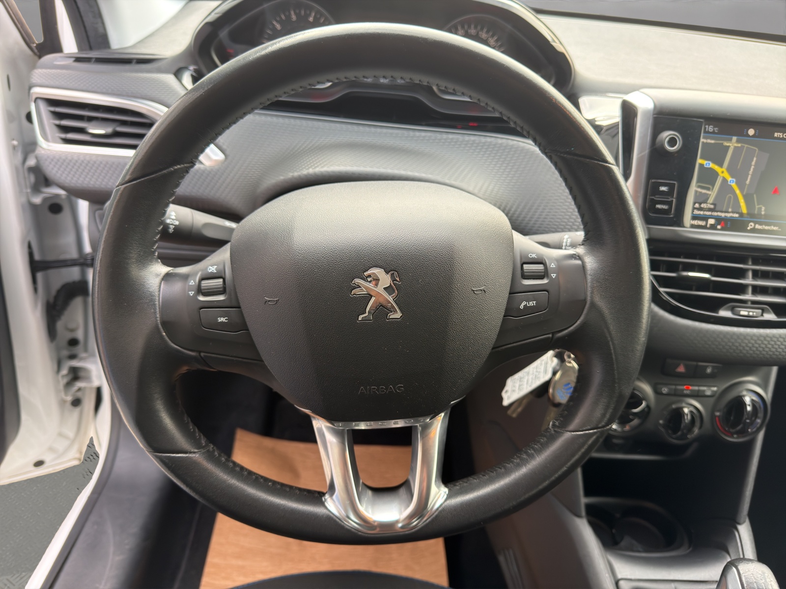 PEUGEOT 208 1.2 PureTech Access-image-9