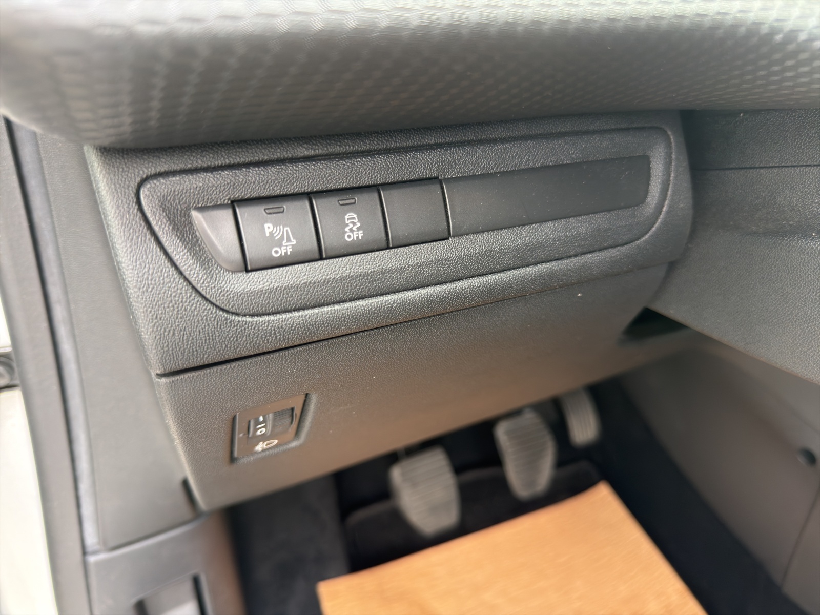PEUGEOT 208 1.2 PureTech Access-image-24