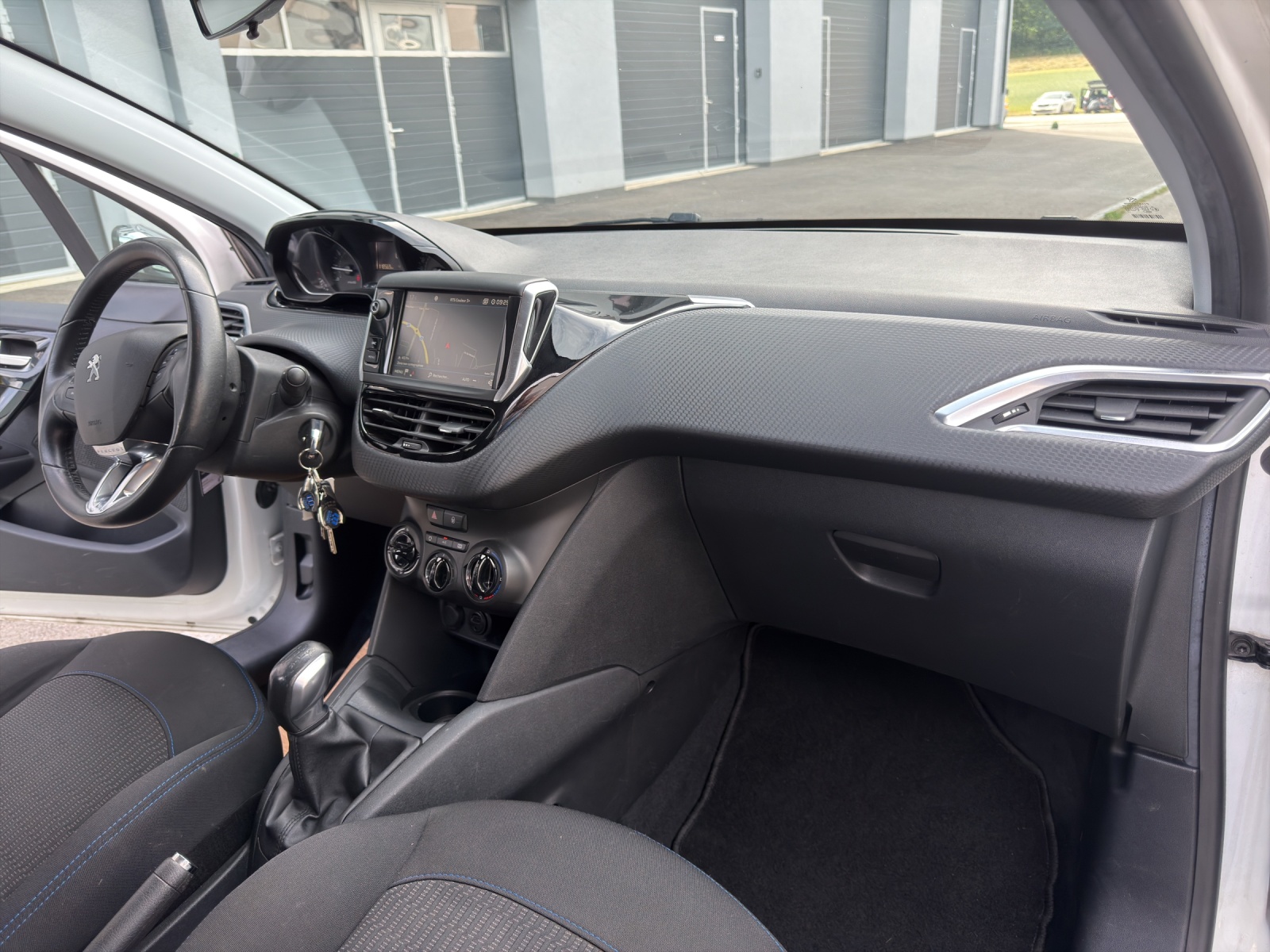 PEUGEOT 208 1.2 PureTech Access-image-22