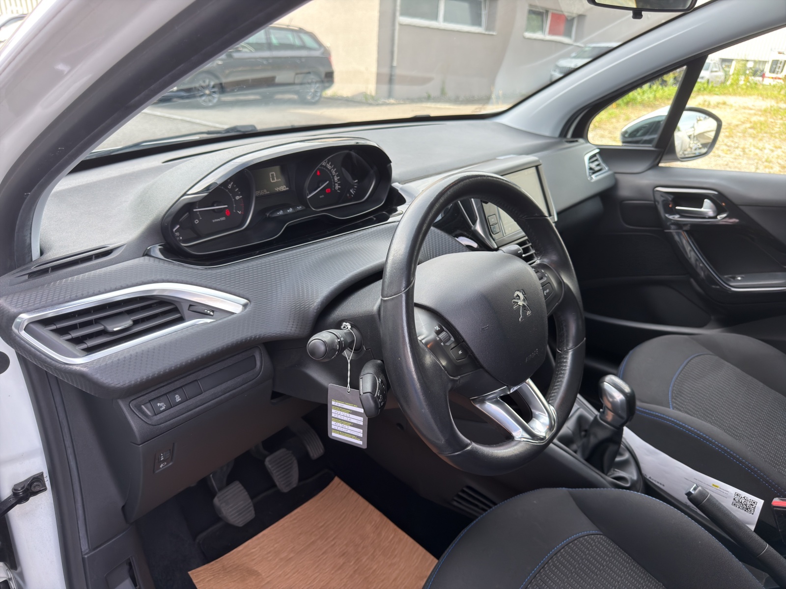PEUGEOT 208 1.2 PureTech Access-image-23