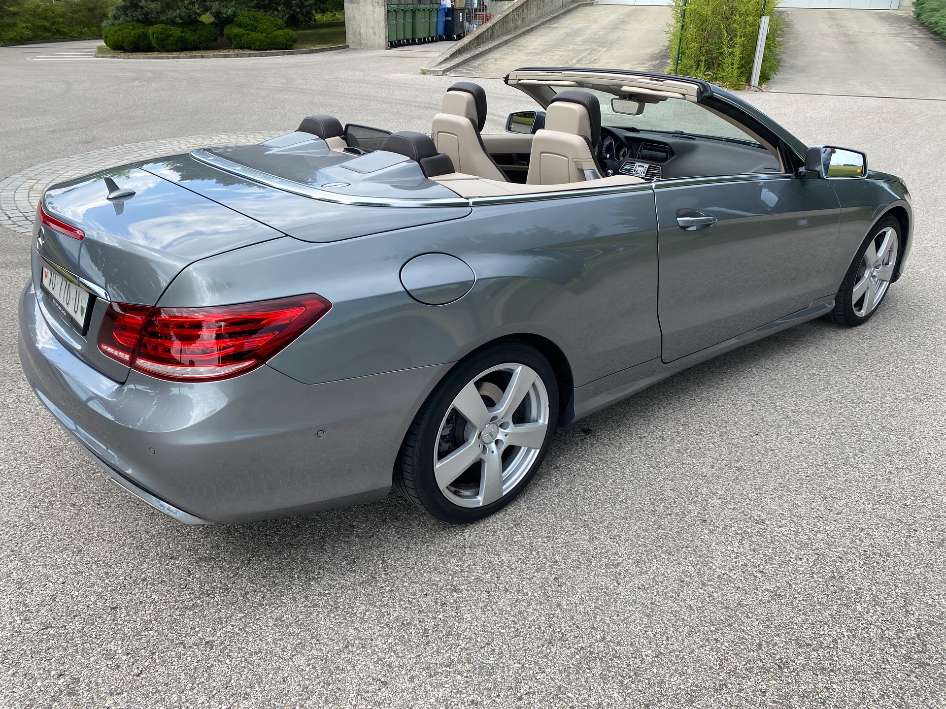MERCEDES-BENZ E 500 Cabriolet 1er main PN CHF 127800.- Cuir marron - Toile de capote marron (8R89)-image-9