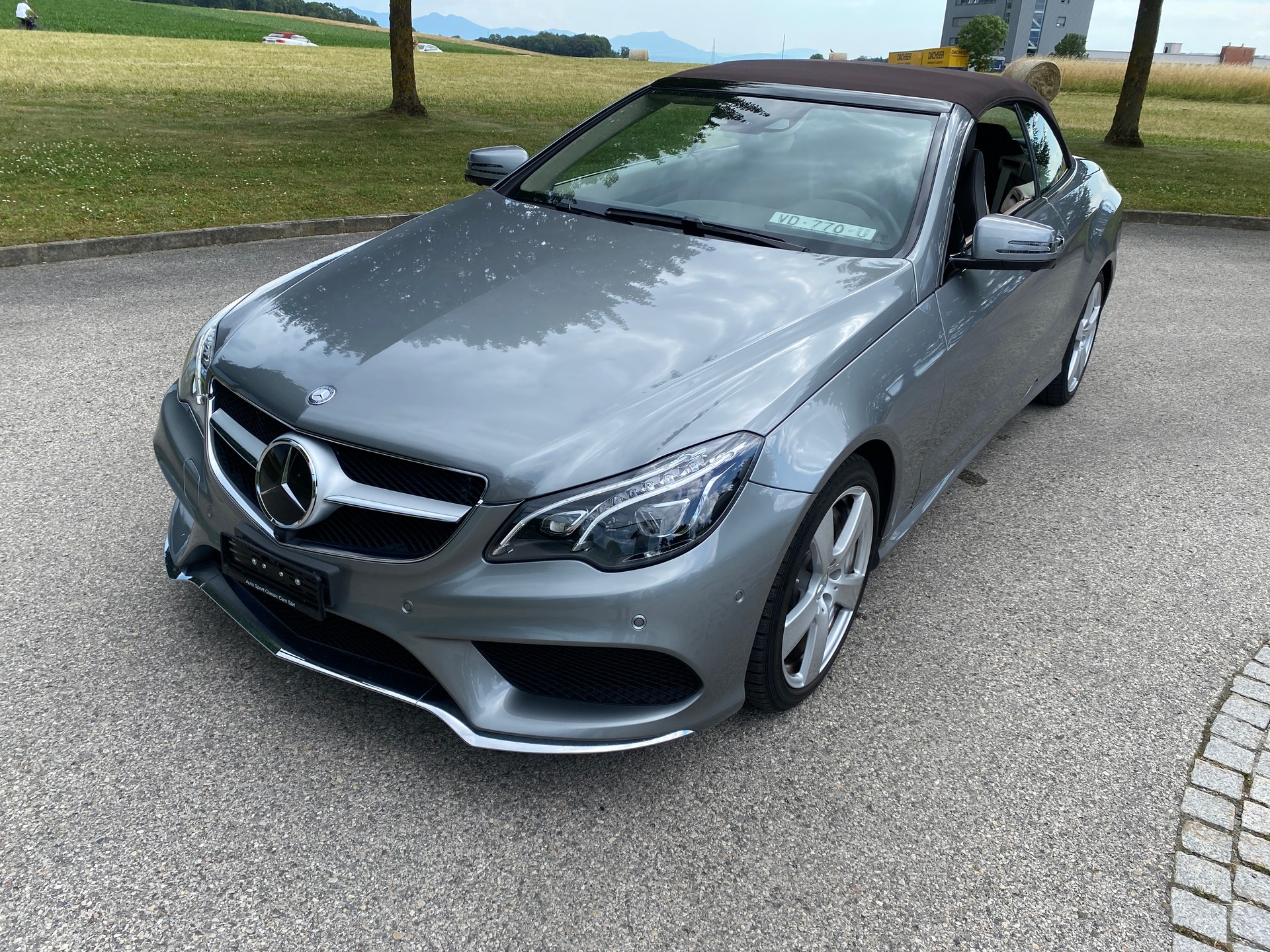 MERCEDES-BENZ E 500 Cabriolet 1er main PN CHF 127800.- Cuir marron - Toile de capote marron (8R89)-image-2