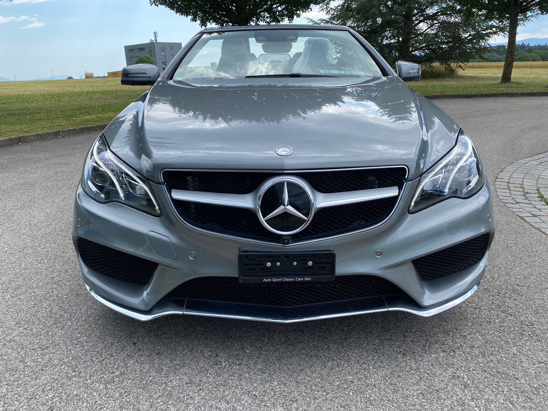MERCEDES-BENZ E 500 Cabriolet 1er main PN CHF 127800.- Cuir marron - Toile de capote marron (8R89)-image-0