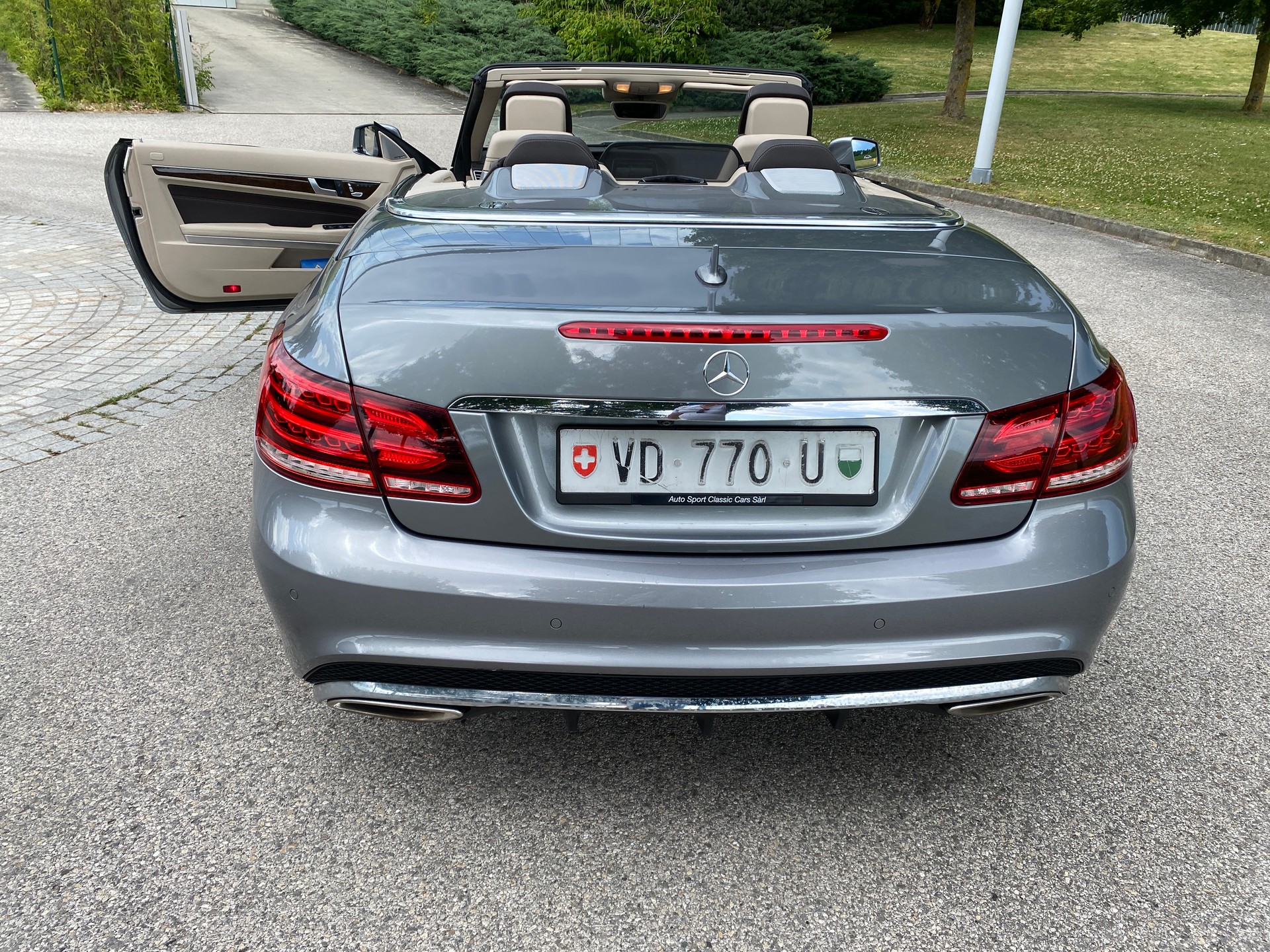 MERCEDES-BENZ E 500 Cabriolet 1er main PN CHF 127800.- Cuir marron - Toile de capote marron (8R89)-image-10